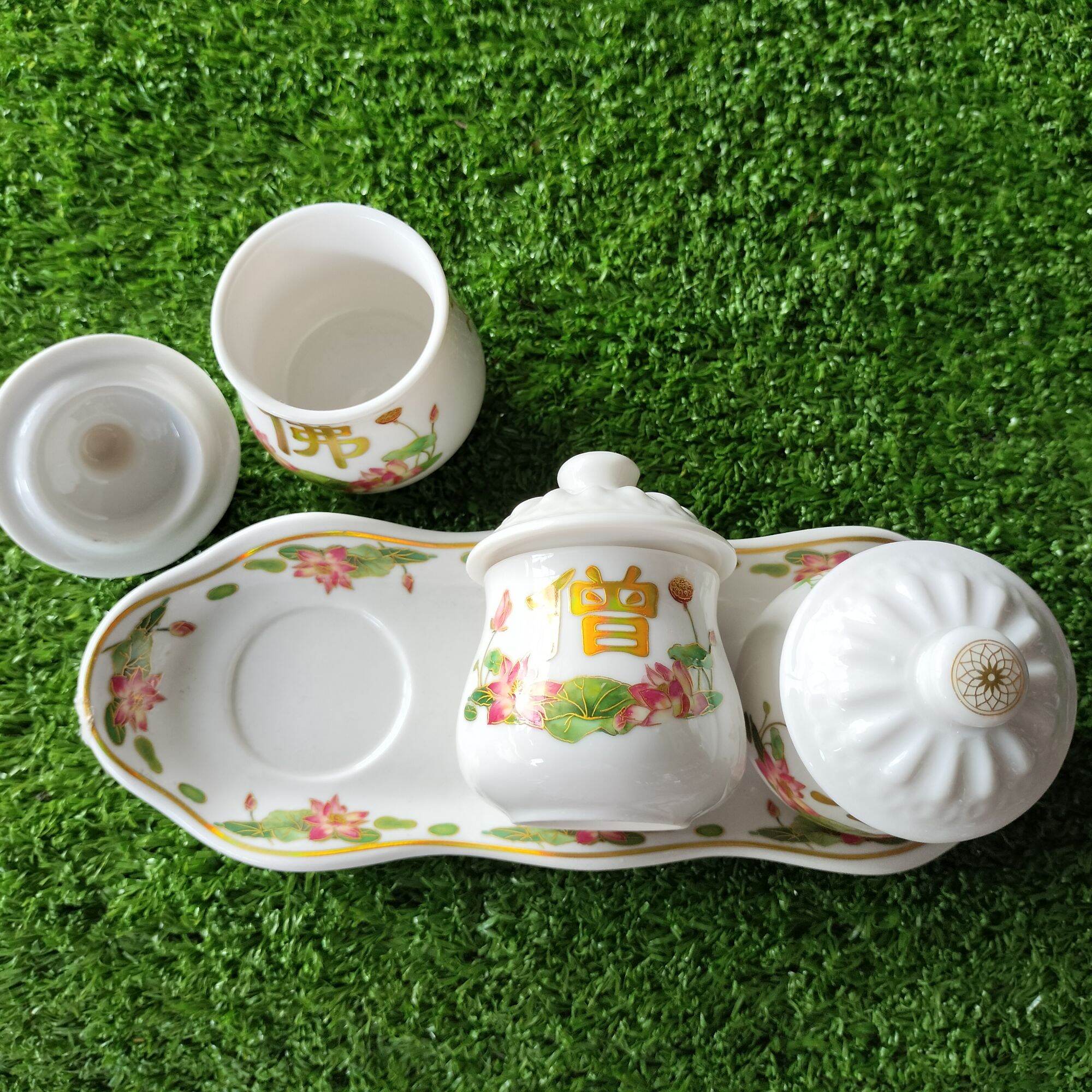 Set of 3 Ceramic Cups with Lids for Worship