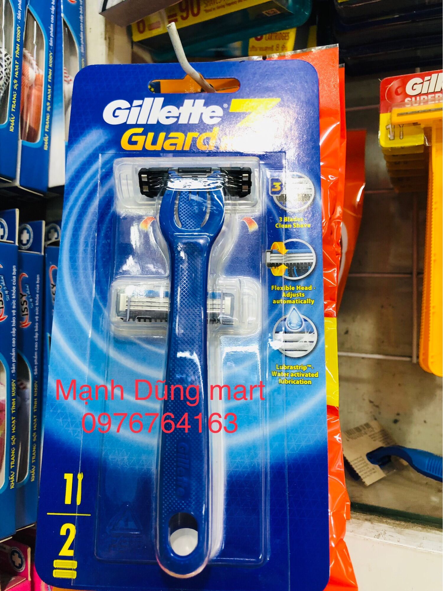 Dao cạo râu 3 lưỡi Gillette Guard 3 (Gồm: 1 tay cầm và 2 đầu cạo) giá rẻ
