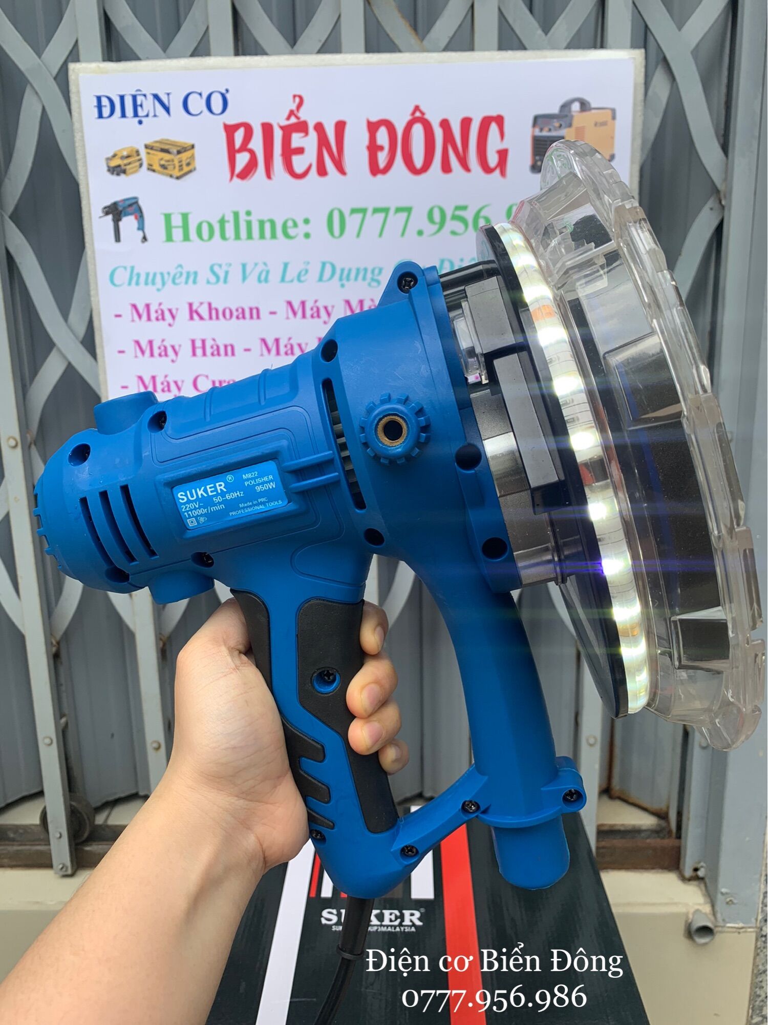 Máy chà nhám tường SUKER 950W 180mm dùng để làm mịn tường thô trước khi sơn