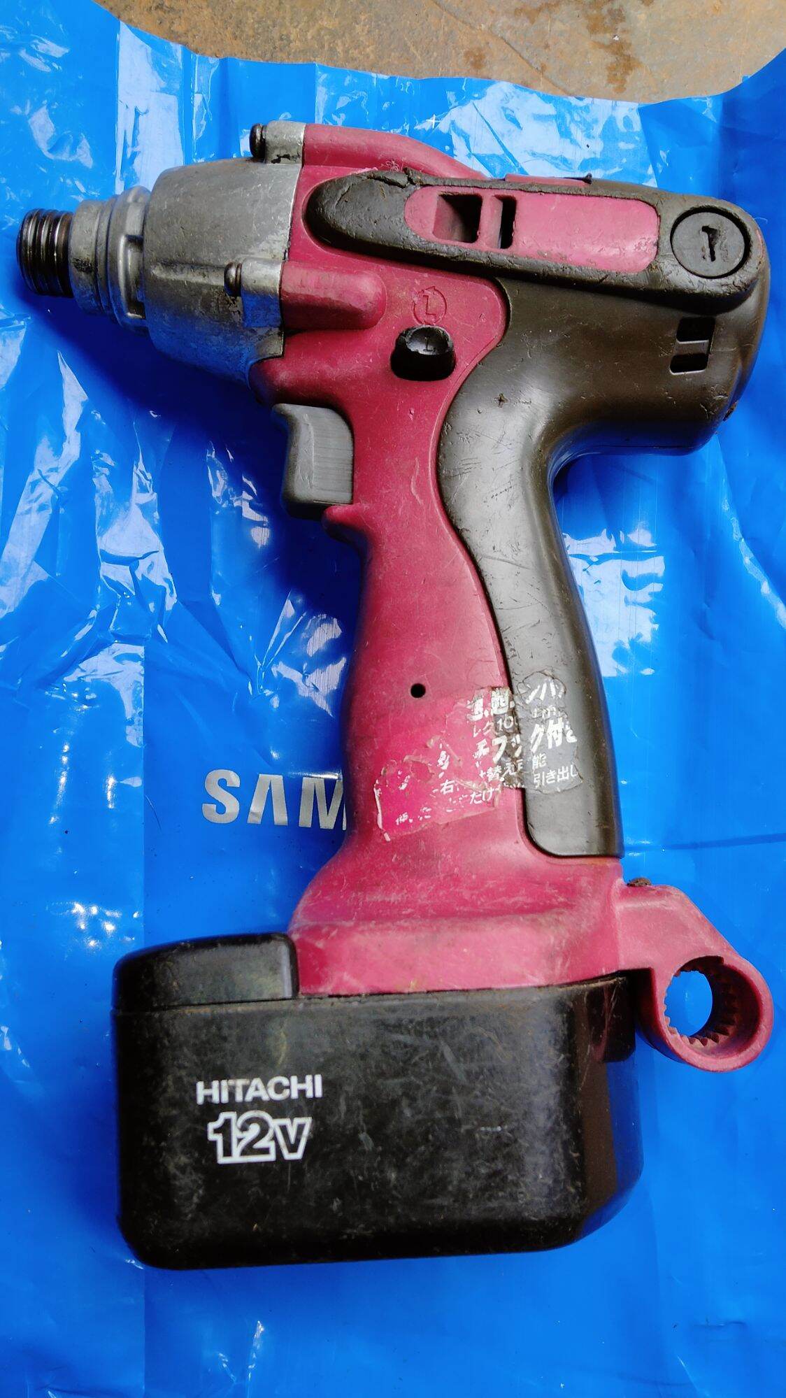 bắn vics Hitachi 12v,thân máy vỏ pin