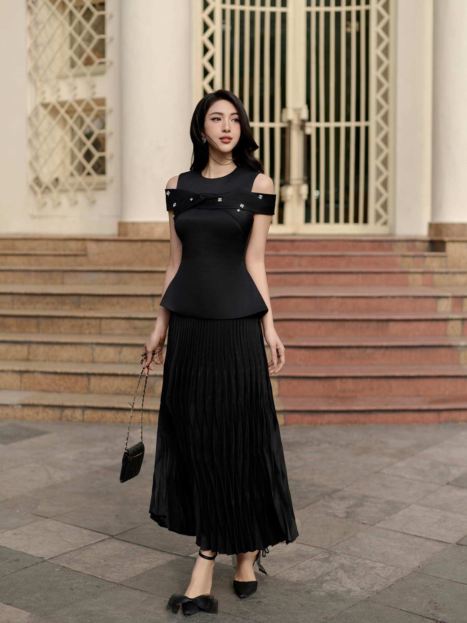 LAGOM - Áo kiểu nữ trễ vai kết đá (SHAYLEE TOP)