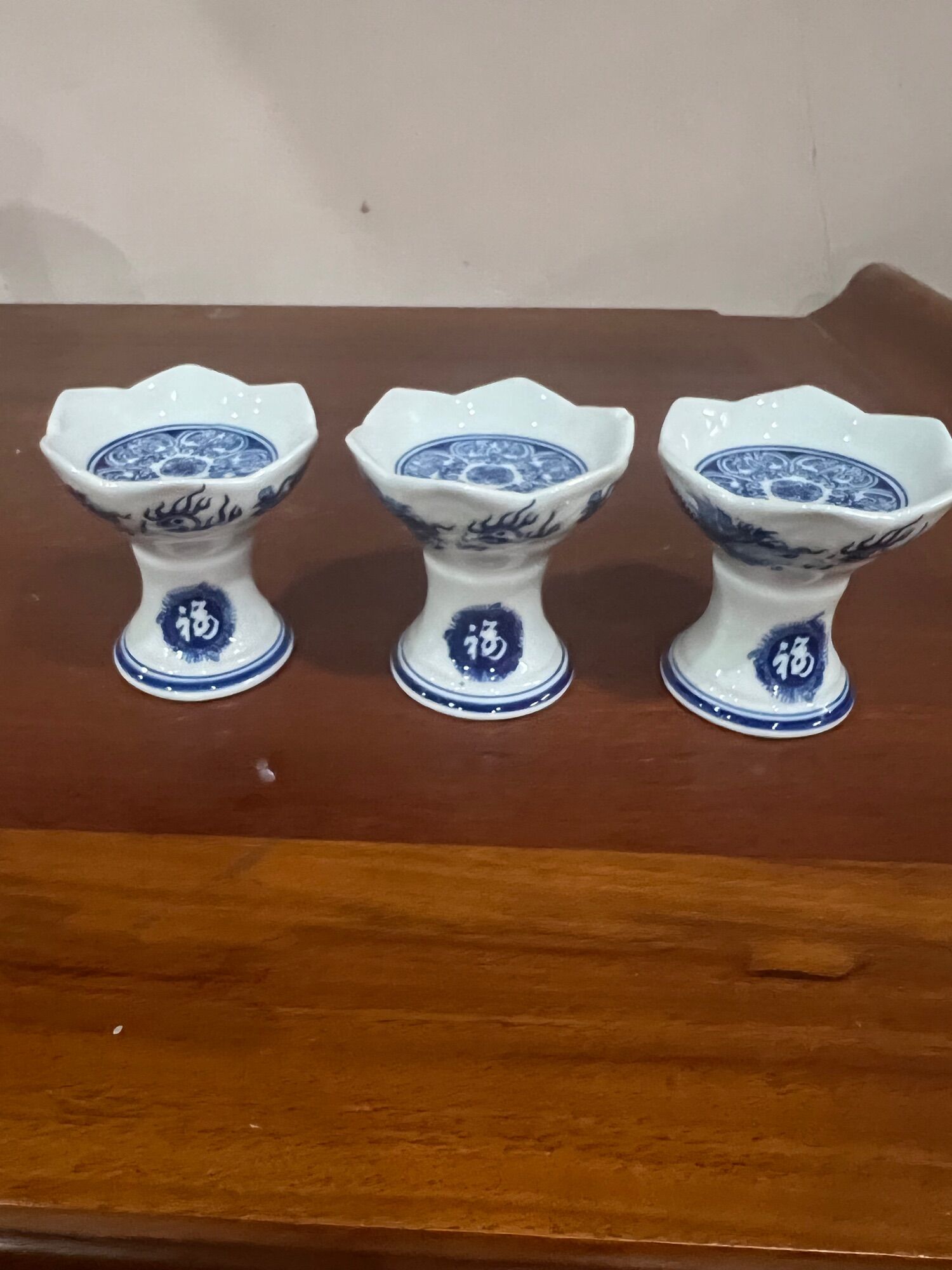 Chân nến thờ men lam, đế để cốc nến