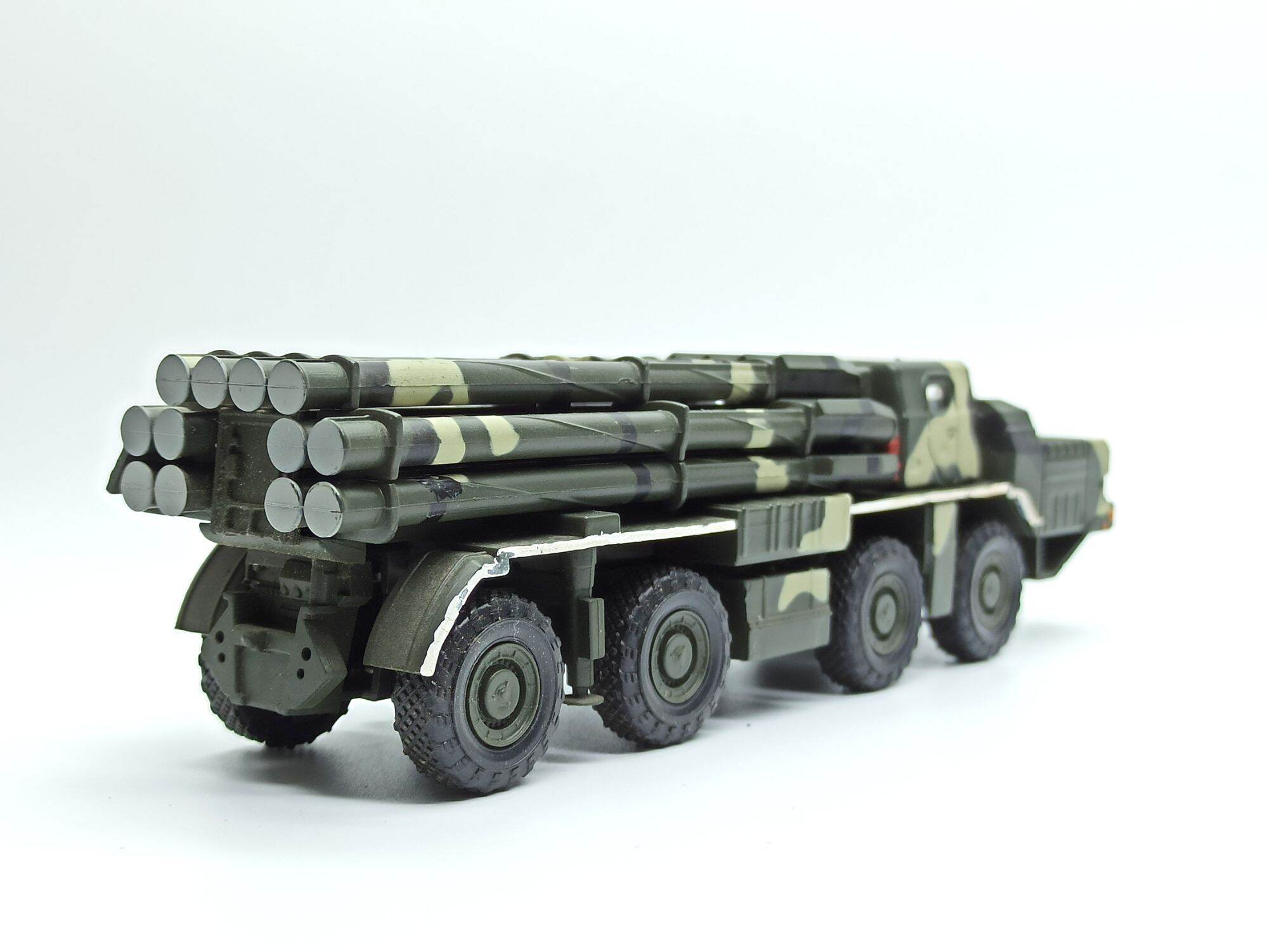 Mô hình xe BM-30 MLRS Smerch tỷ lệ 1/72