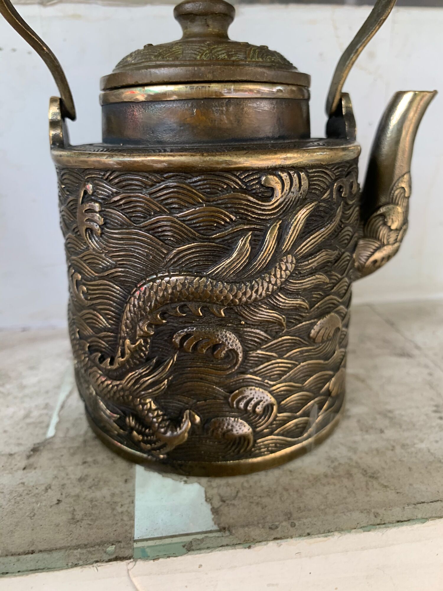 Ấm trà rồng