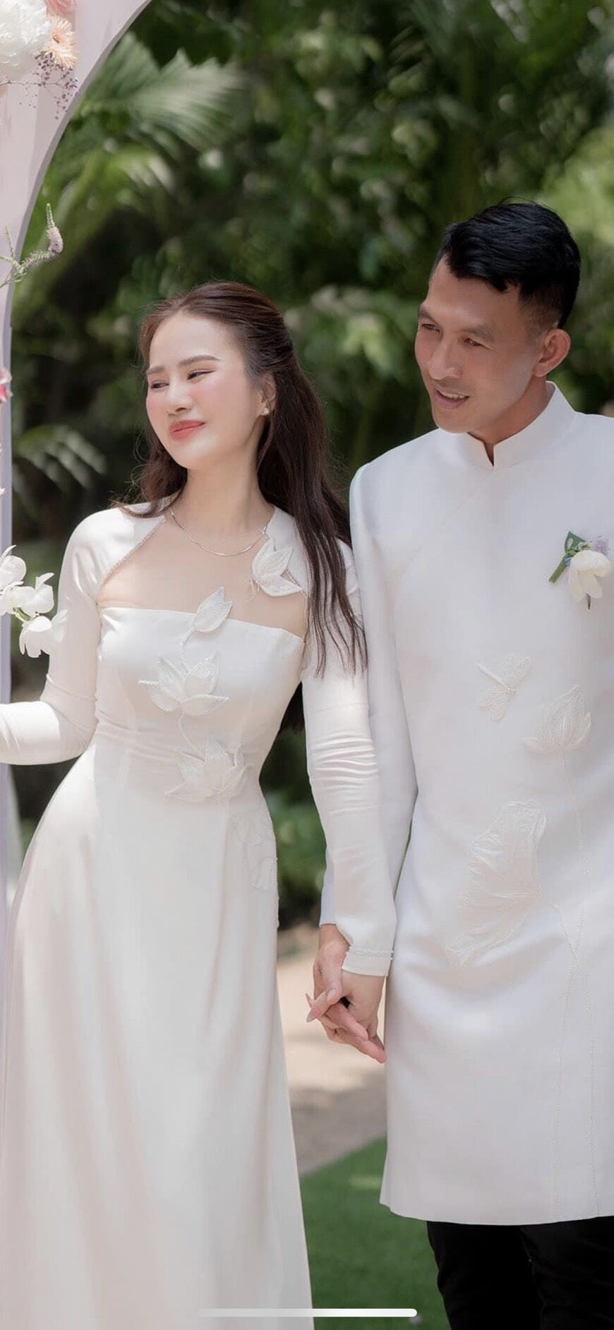 Lotus Ao Dai with Mesh Collar for Wedding Party