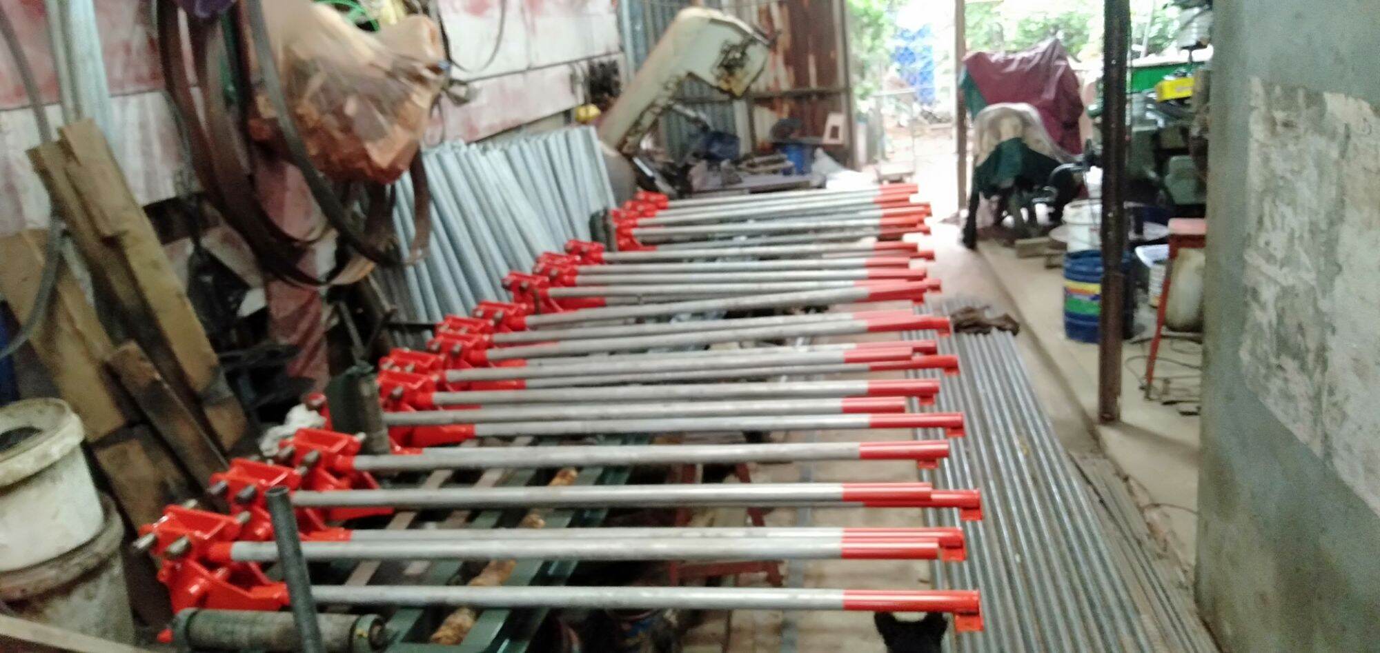 Bàn bẻ đai xây dựng