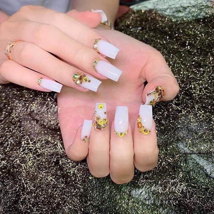 Móng úp tay màu đục hôp 500 mong