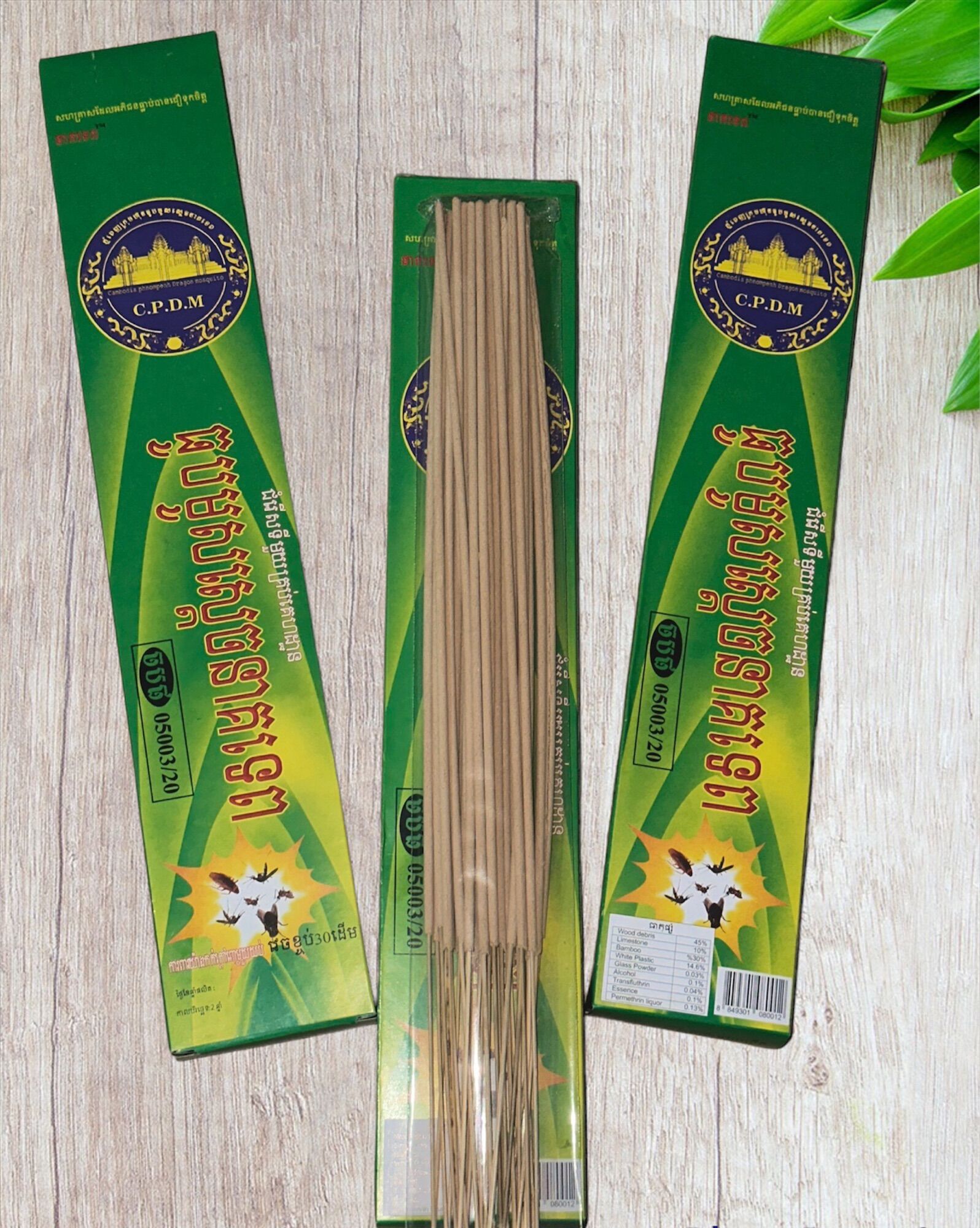 Combo 10 hộp Nhang Muỗi Thái Lan dạng cây (10 hộp tặng 1 cái Qu.ẹt chống gió - 1 hộp 30 cây)