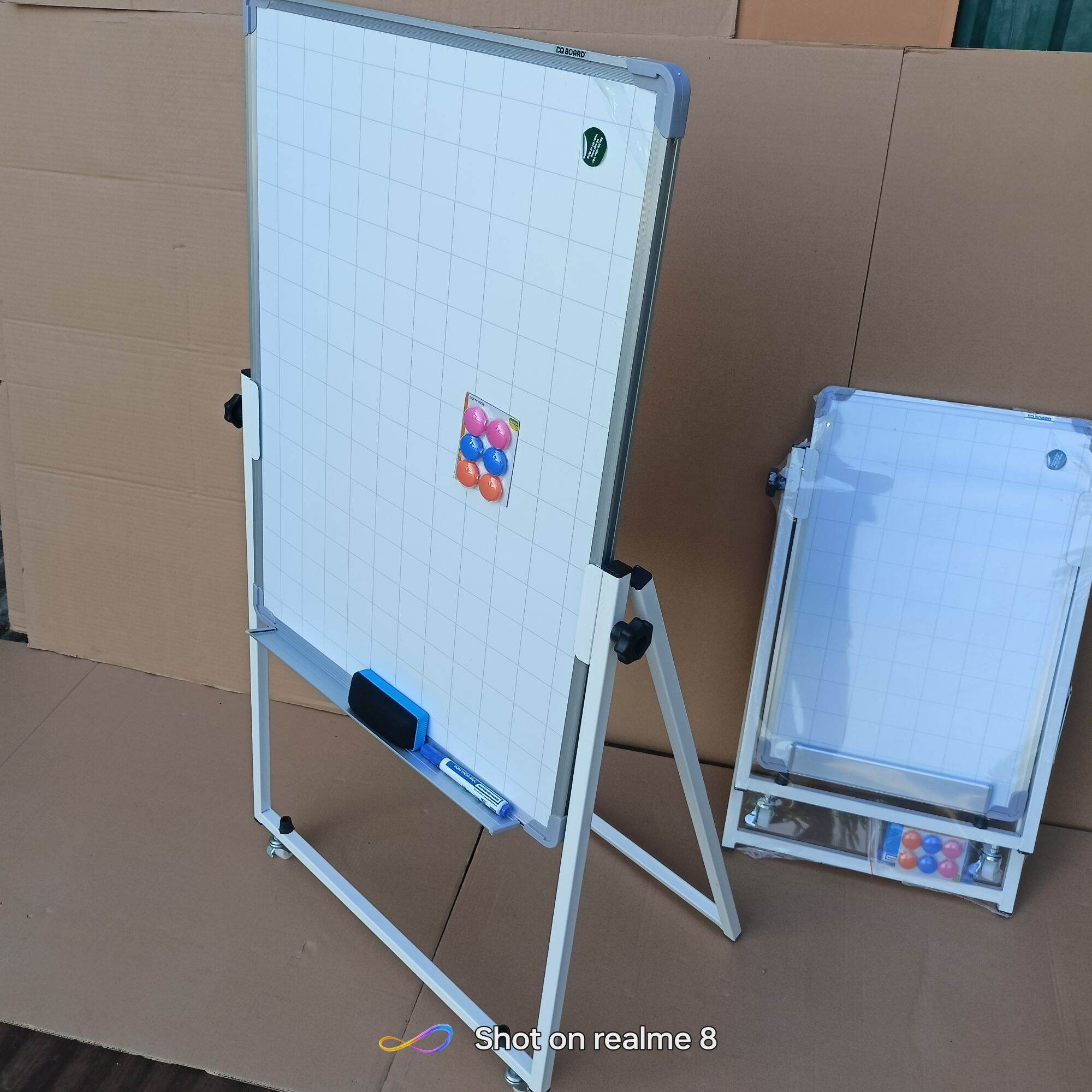 Bảng Flip chart (từ trắng)chân gấp viết bút lông cao cấp (tặng kèm bút lông, nam châm, bông lau)
