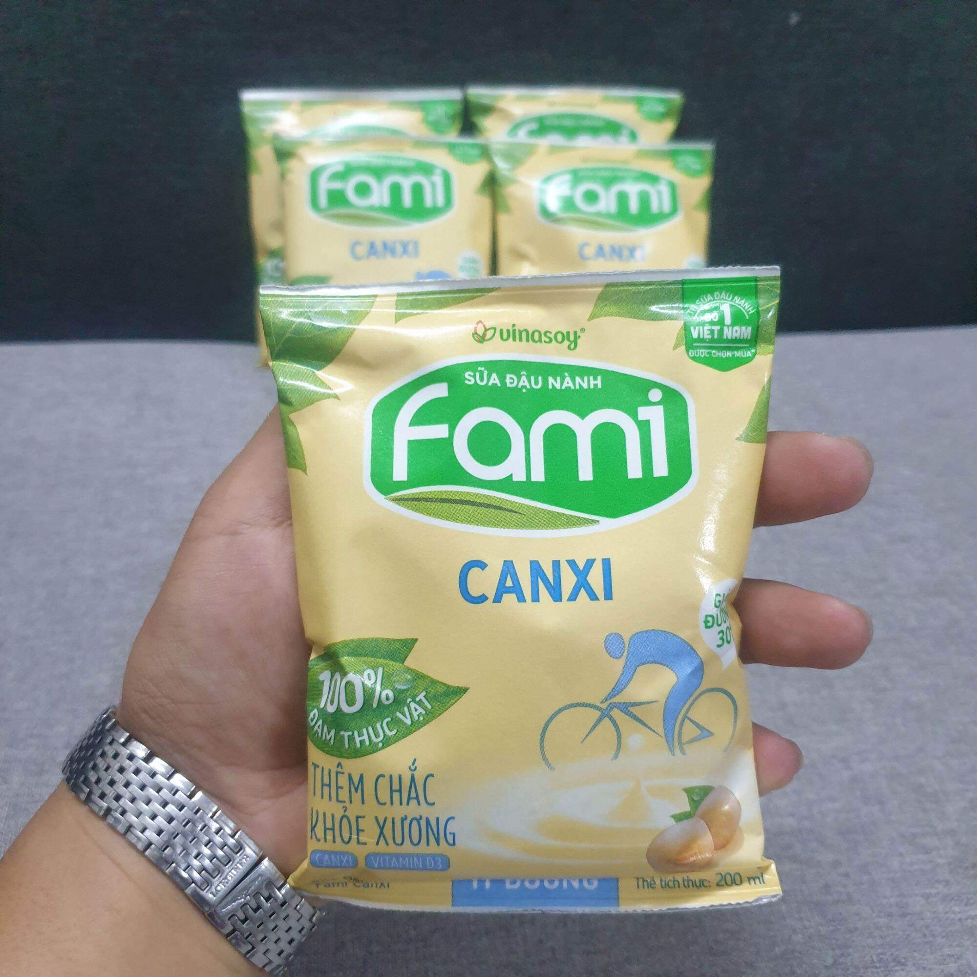 Sữa đậu nành Fami Canxi bịch 200ml (Combo 5 bịch) siêu rẻ