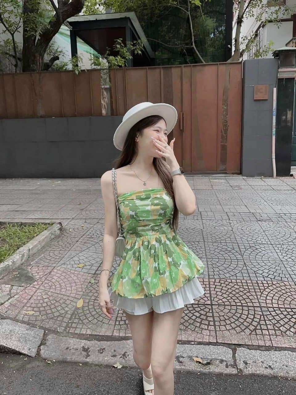 Áo ống hoa cúp ngực xếp ly phối bèo