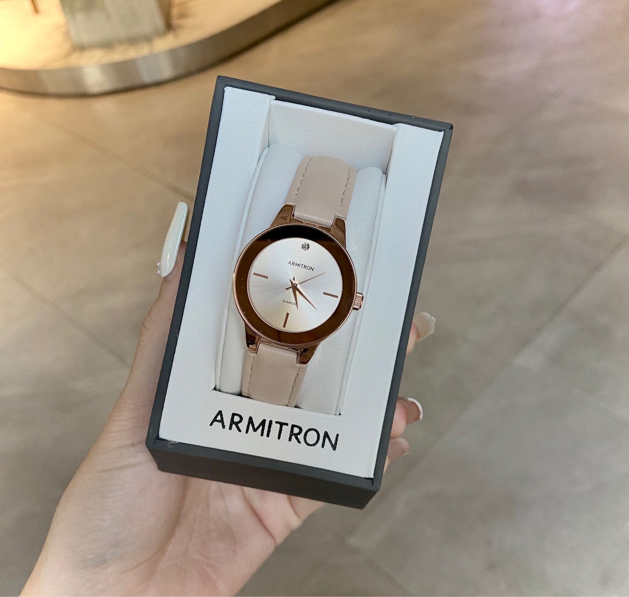 Đồng hồ nữ Armitron dây da, size 30mm