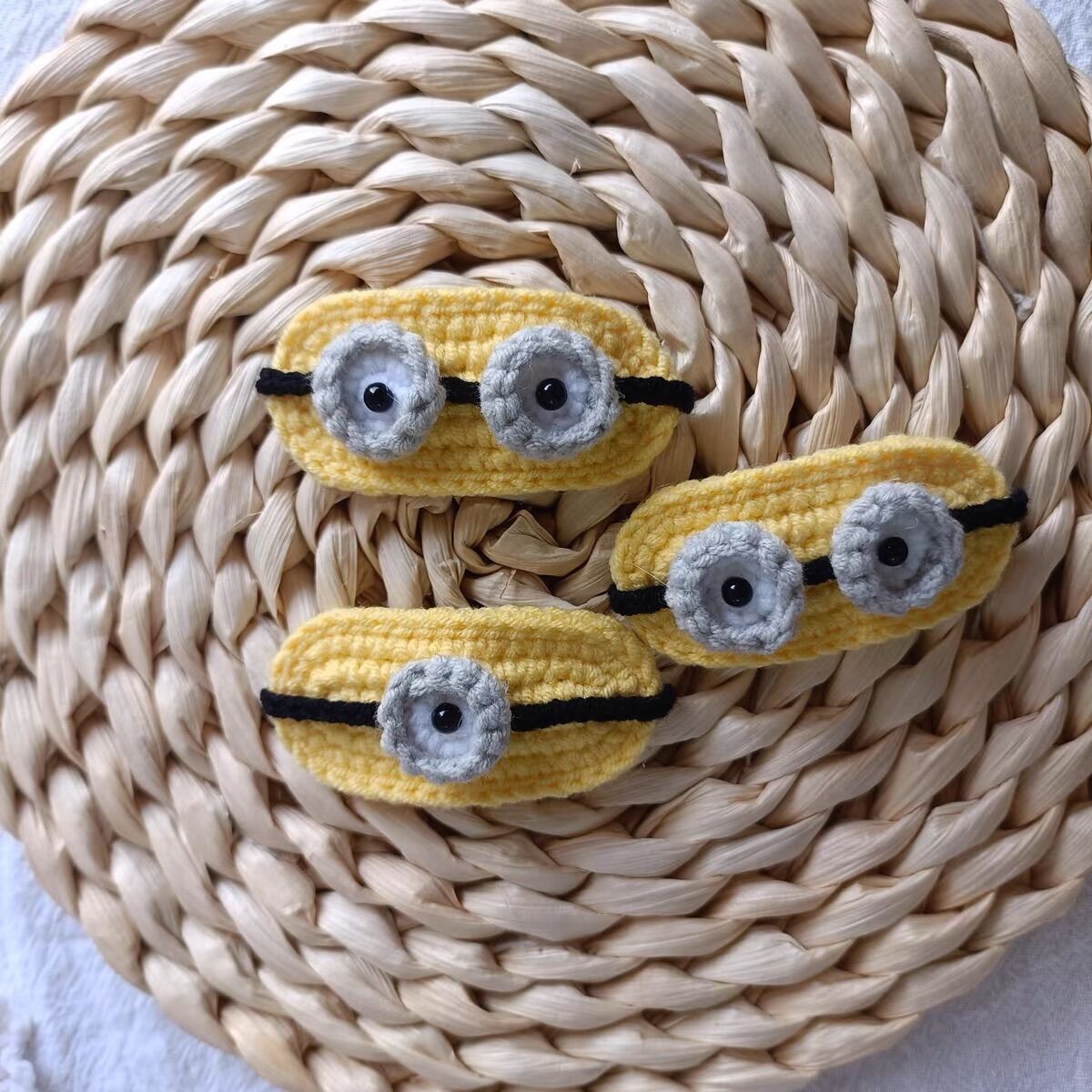 Kẹp tóc hình Minion bằng len handmade