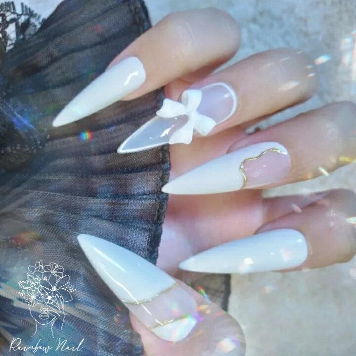 Nail box - Móng up thiết kế : Nơ trắng viền vàng