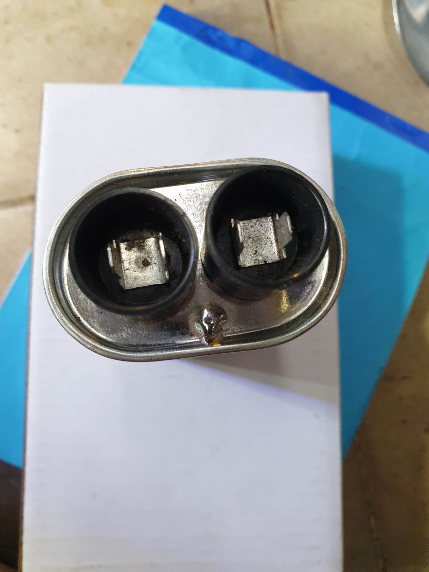 1 cái tụ Lò vi sóng