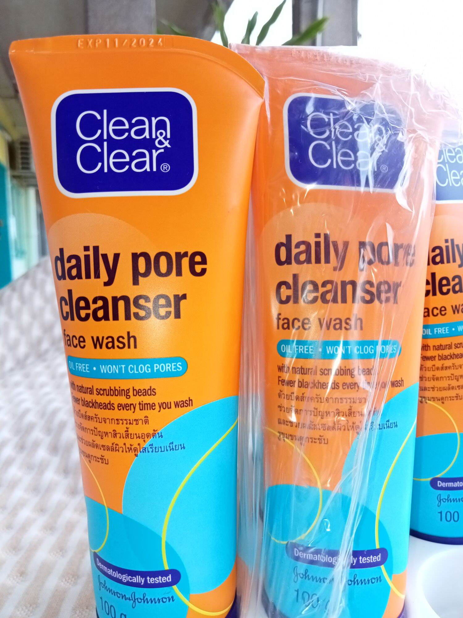 Sữa rửa mặt hàng ngày làm sạch sâu lỗ chân lông Clean & Clear 100g
