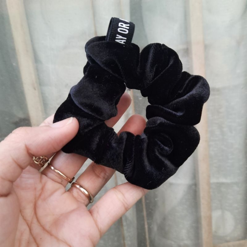 Dây cột tóc vải nhung màu đen dễ thương cho nữ
