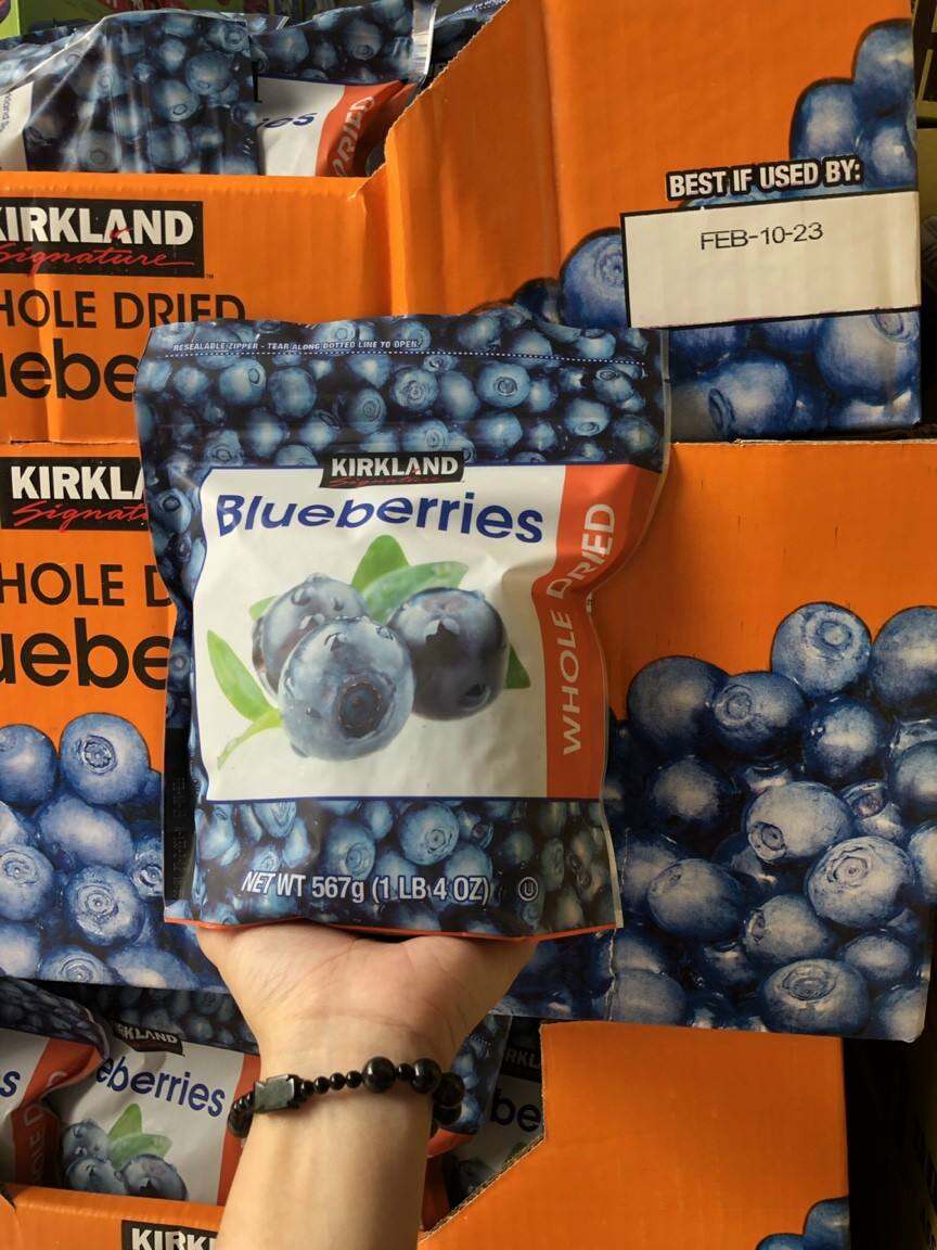 Quả Việt Quất Sấy Khô Blueberries Whole Dried của Kirkland Mỹ túi 567gr
