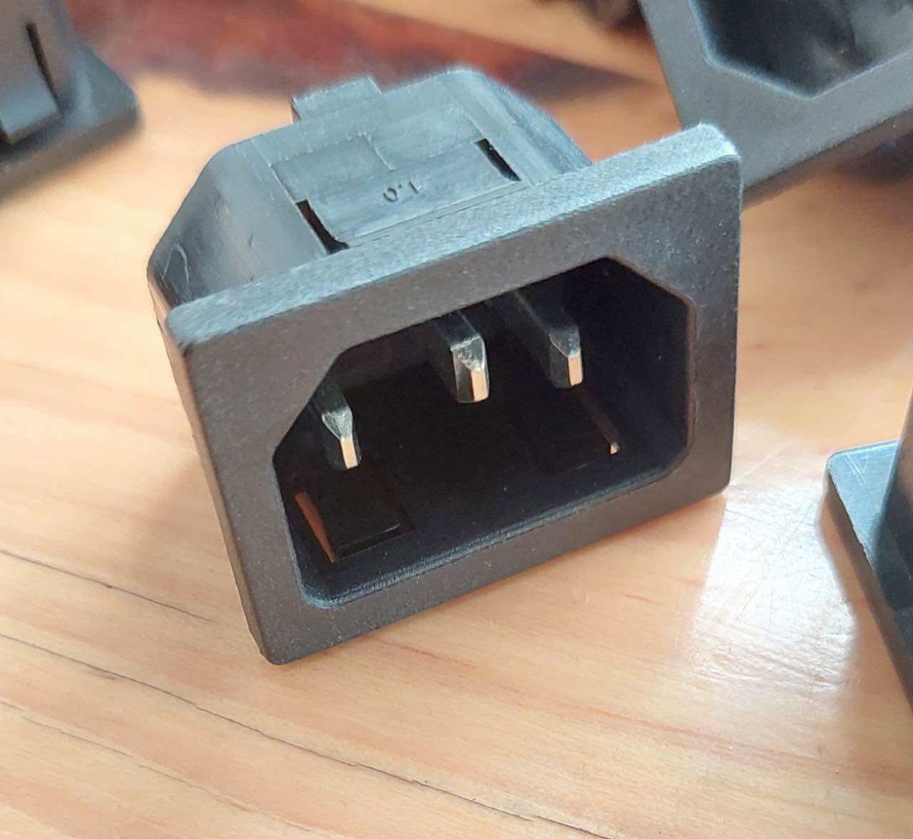 Jack nguồn AC 3 chân. 10A-250V. (Ổ cắm nguồn AC 3 chân)