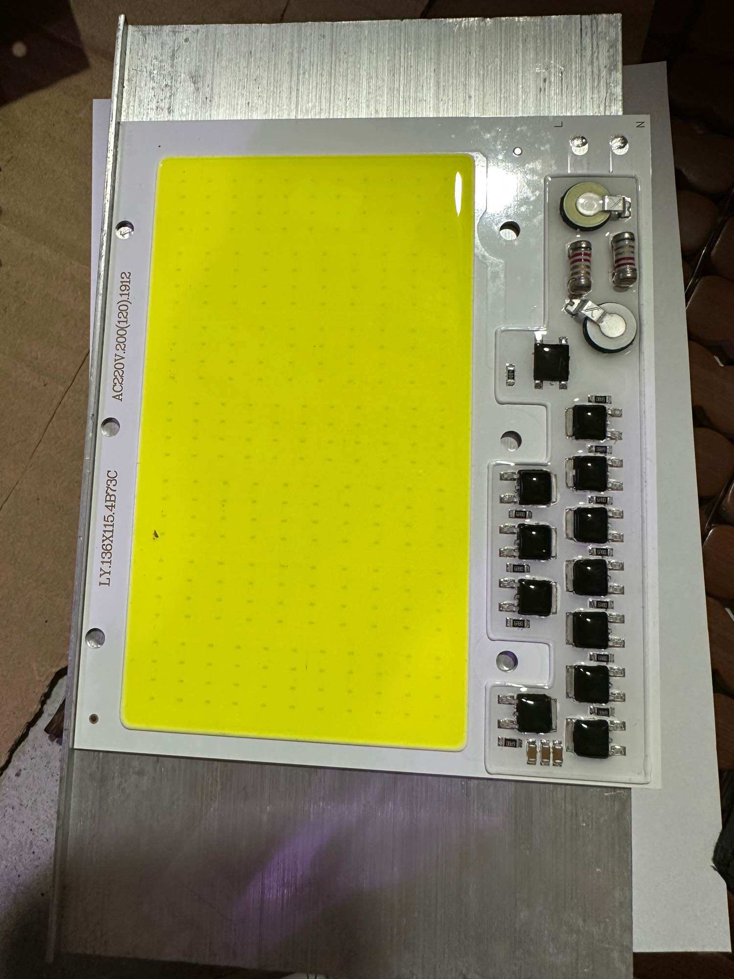 Nhân chip đèn led 220V 200W siêu sáng