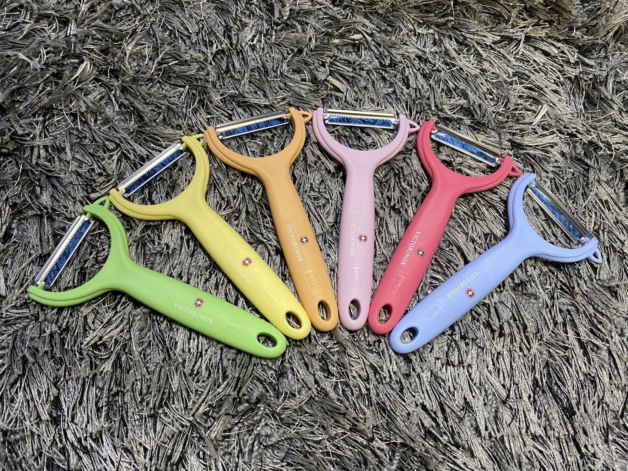 Bào Gọt vỏ củ quả Thụy Sỹ hãng Victorinox - Tay cầm chữ Y , siêu bén , không rỉ, bào nhanh gọn