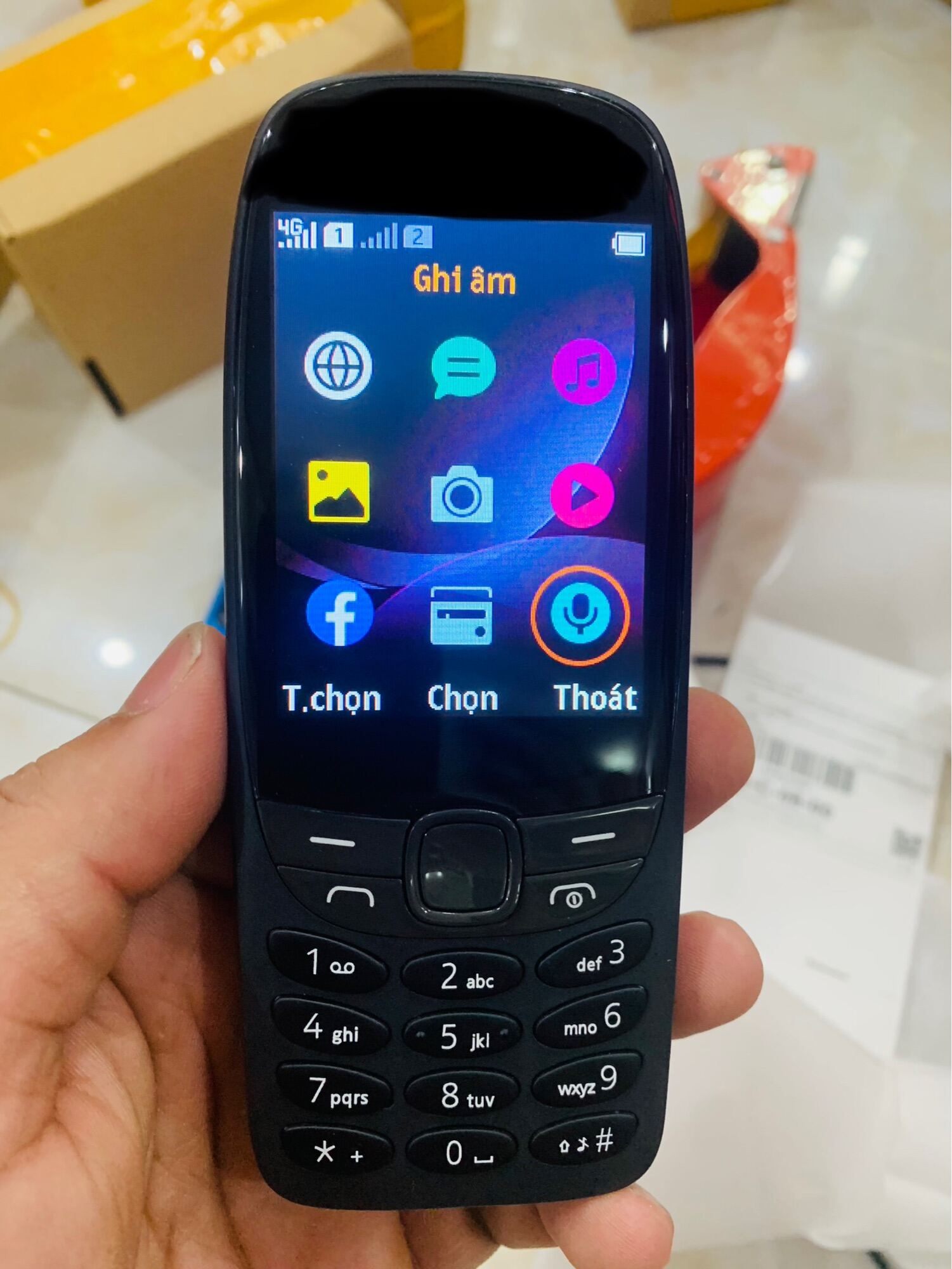 Điện thoại Nokia 6310 4G mới 100% pin sạc đầy đủ