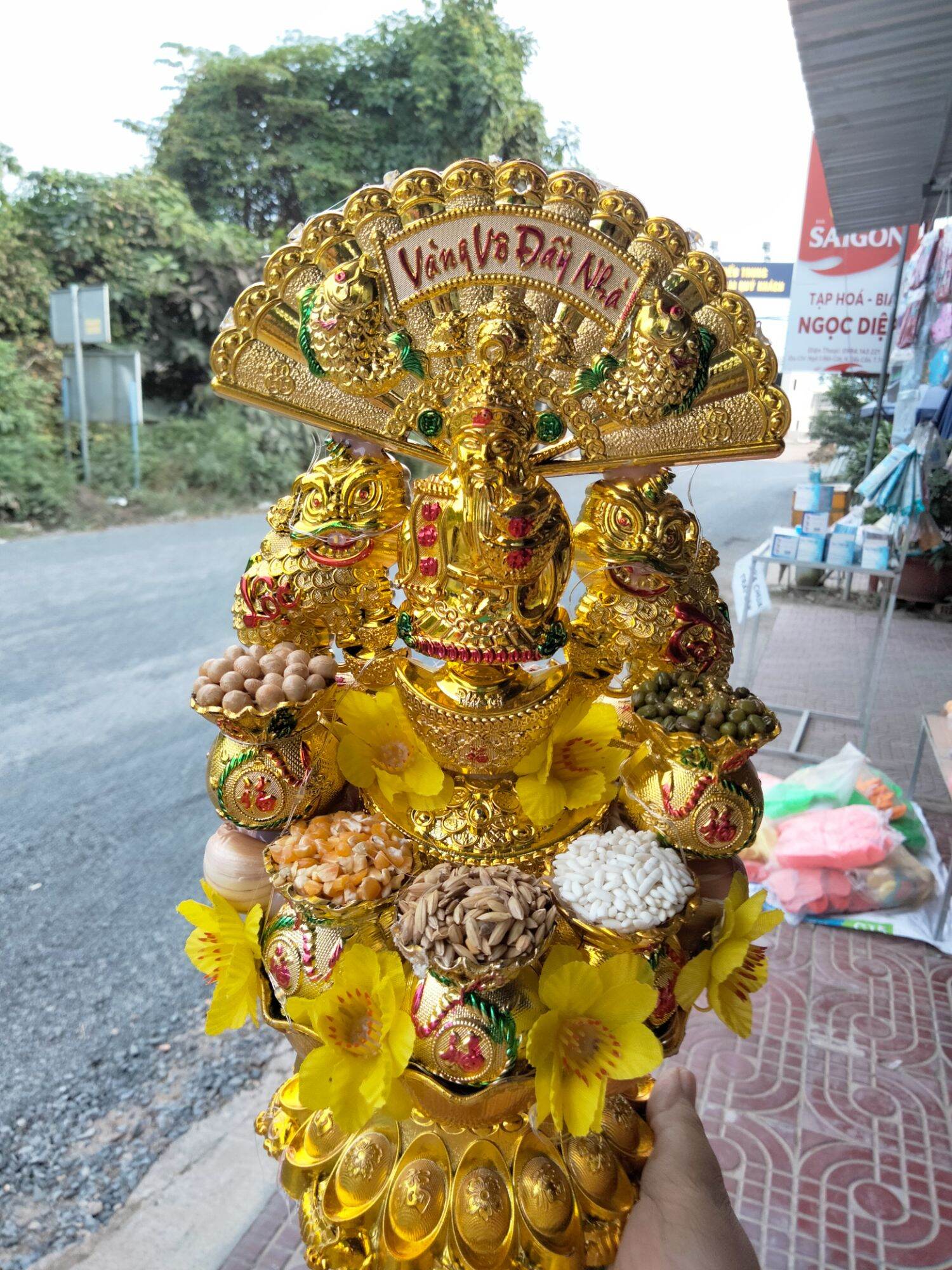 Tháp tỏi cúng thần tài