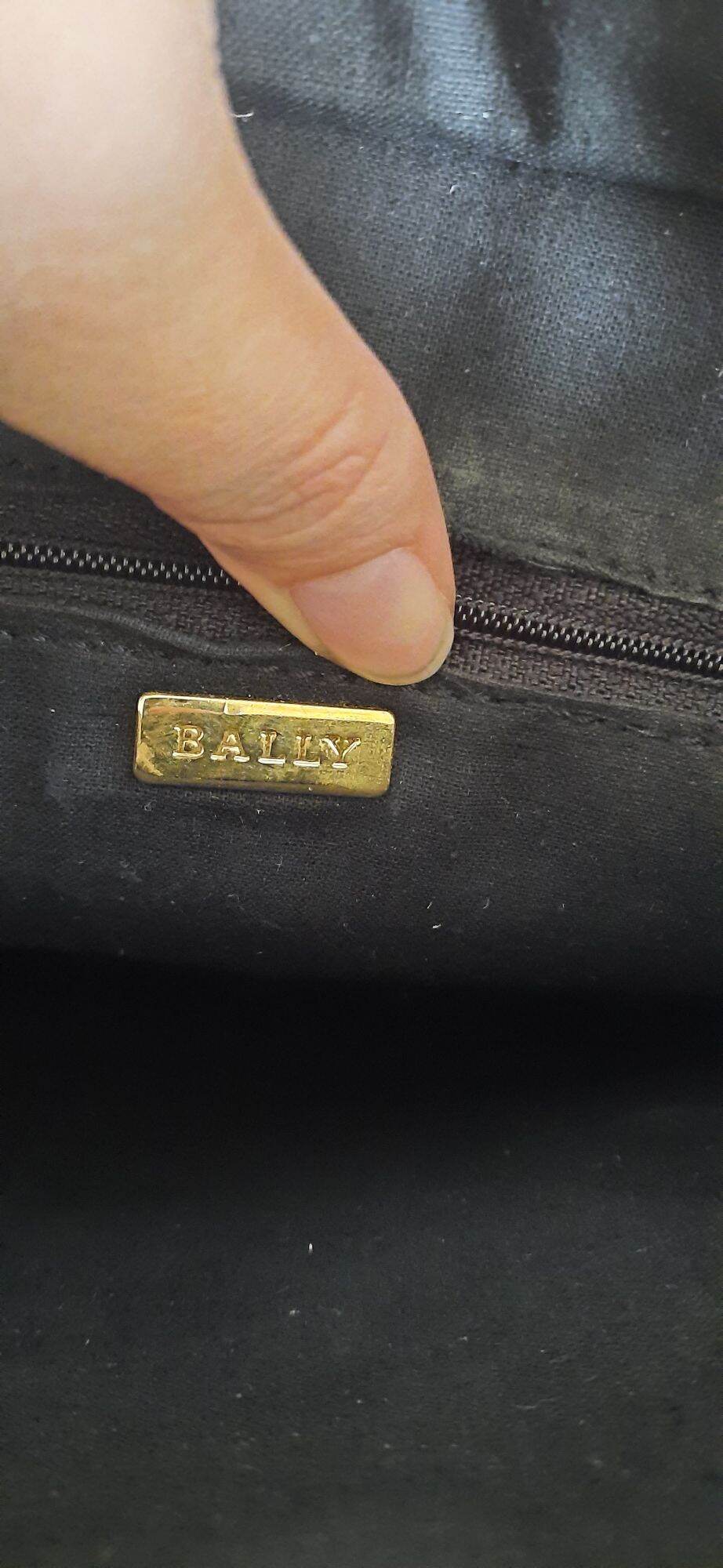 Túi da độc lạ Hiệu Bally