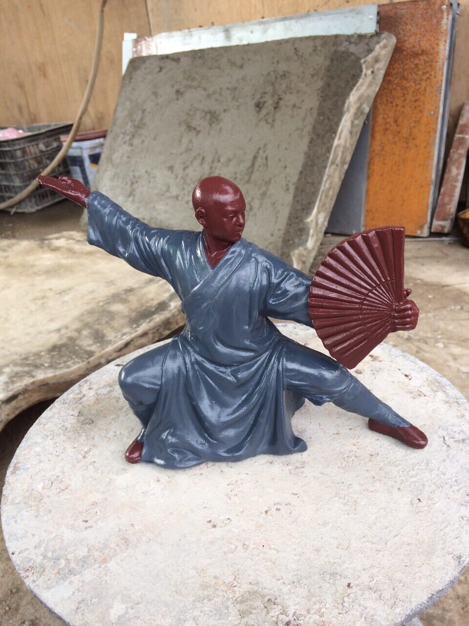 Tượng tăng nhân múa quạt