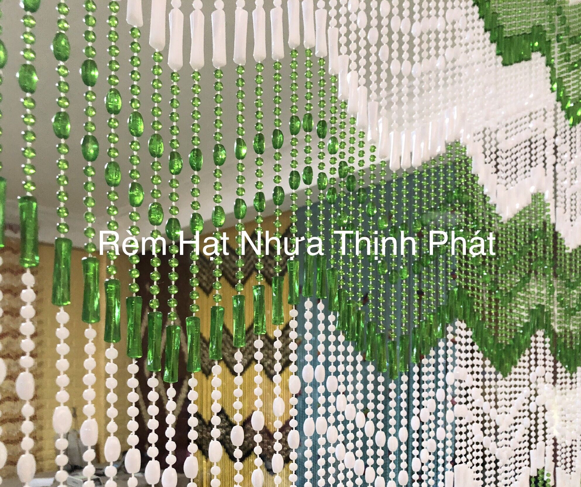 Rèm hạt nhựa mẫu mầu khúc Xanh lá đậm và Trắng cực hot che cửa đường luồng, trang trí nhà, che bàn thờ..