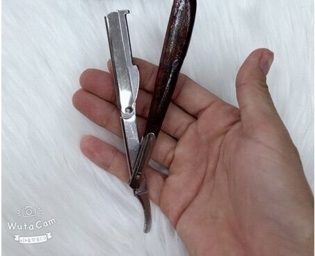 Cán dao cạo bằng gỗ dùng để nắp dao nam cạo râu được dùng nhiều trong salon tóc cán dao dễ sử dụng tháo nắp tiện dụng