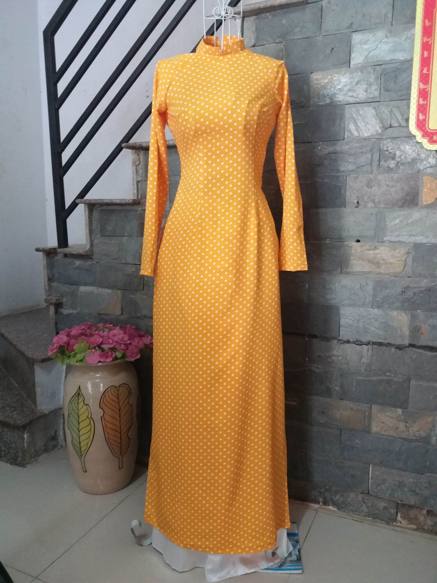 Áo dài chấm bi vàng