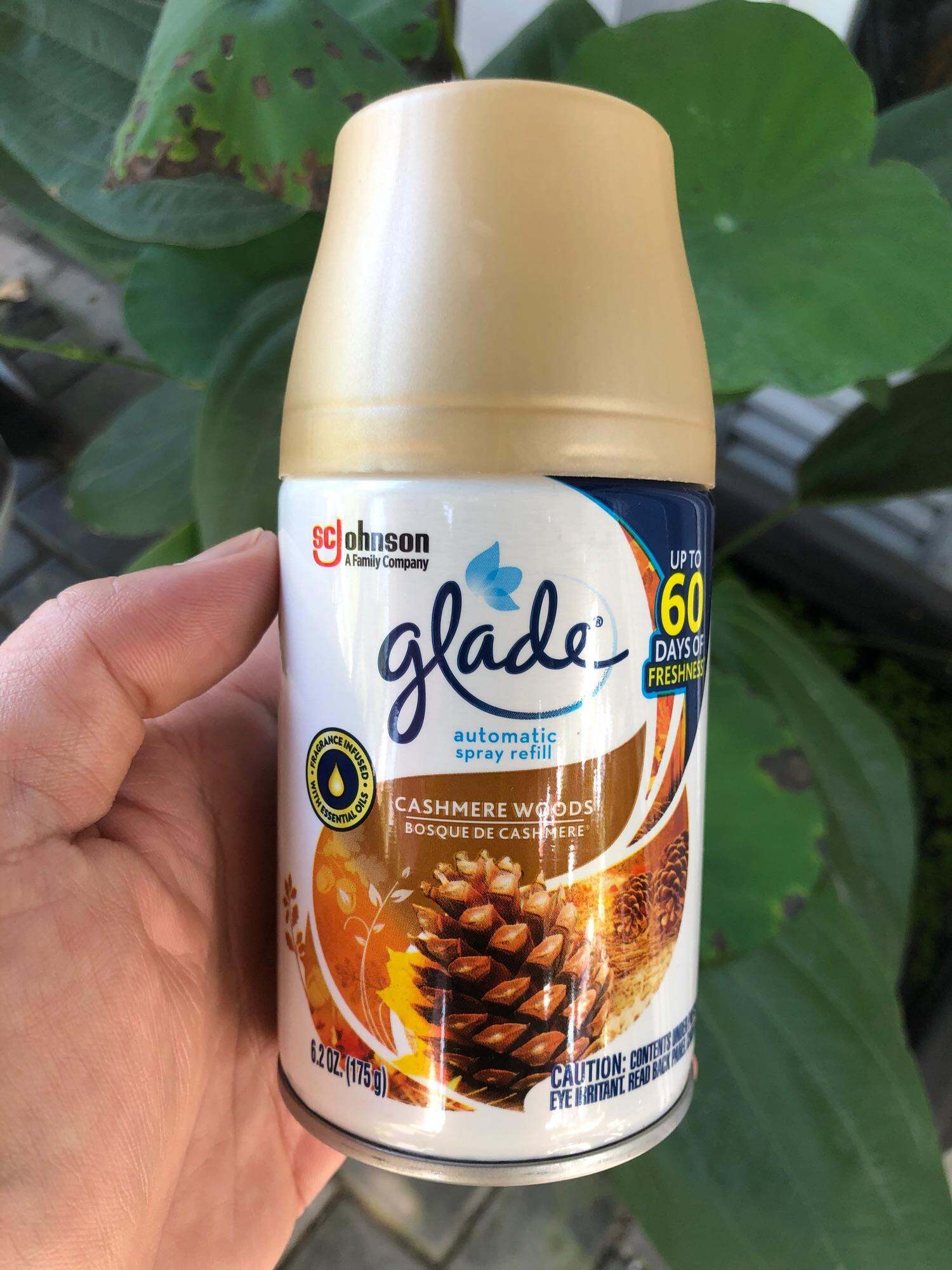 Xịt khử mùi thơm phòng Glade Cashmere Woods hương gỗ tự nhiên nhập Mỹ