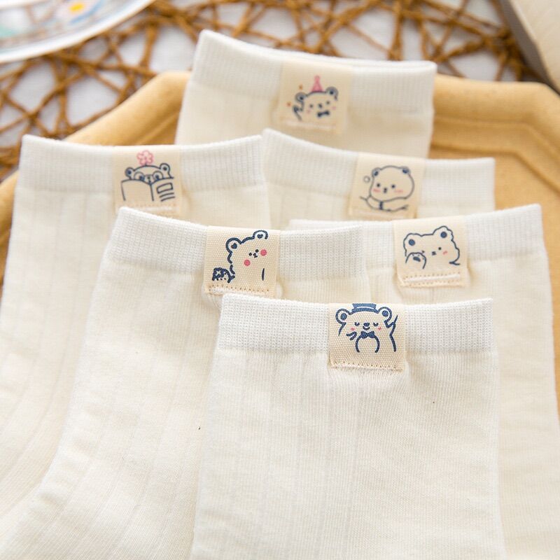 Vớ, tất nữ cao cổ màu trắng vải cotton co giãn thoải mái hoạ tiết hình gấu dễ thương