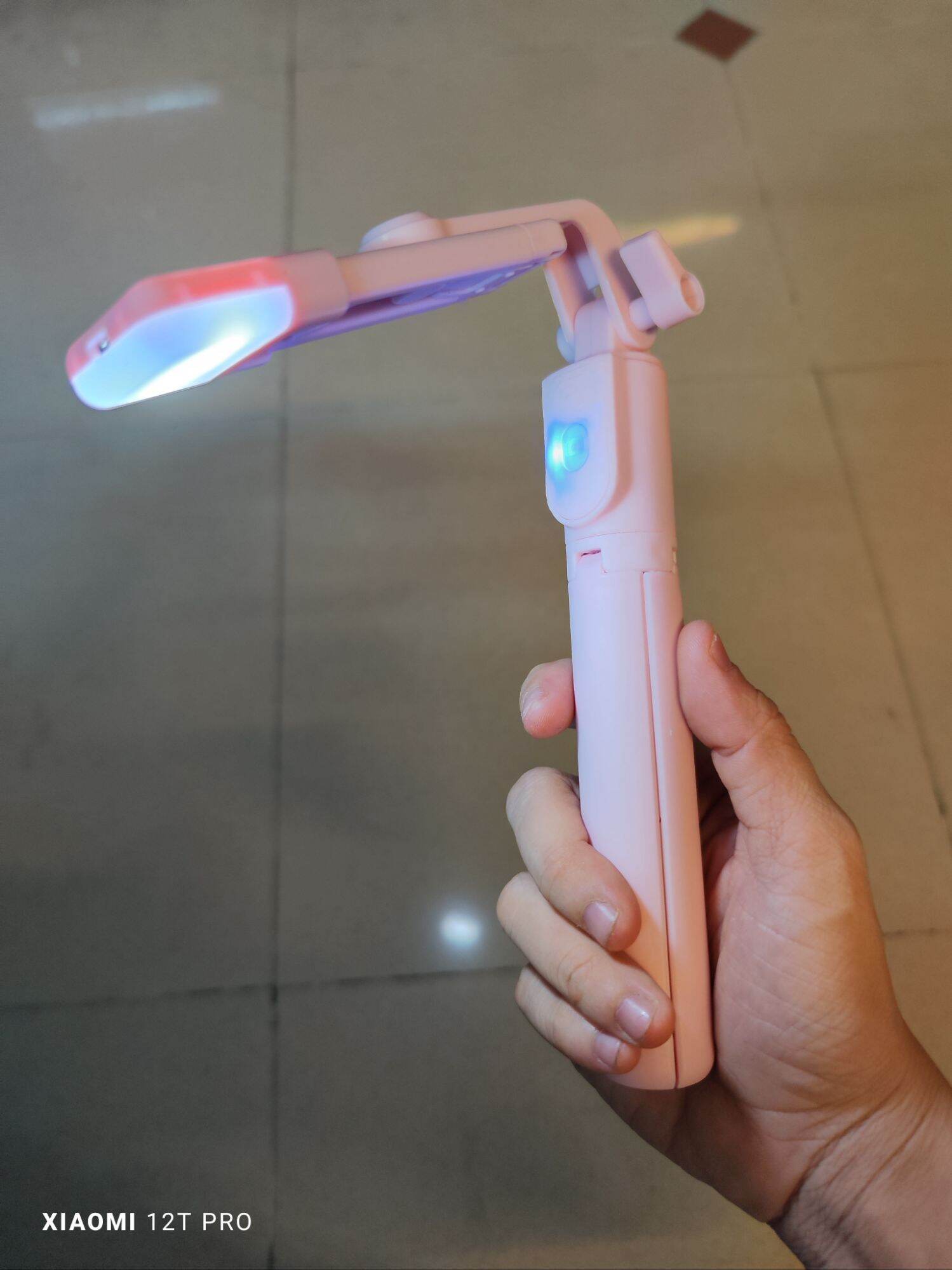 gậy chụp hình sefie R1s có đèn có remote