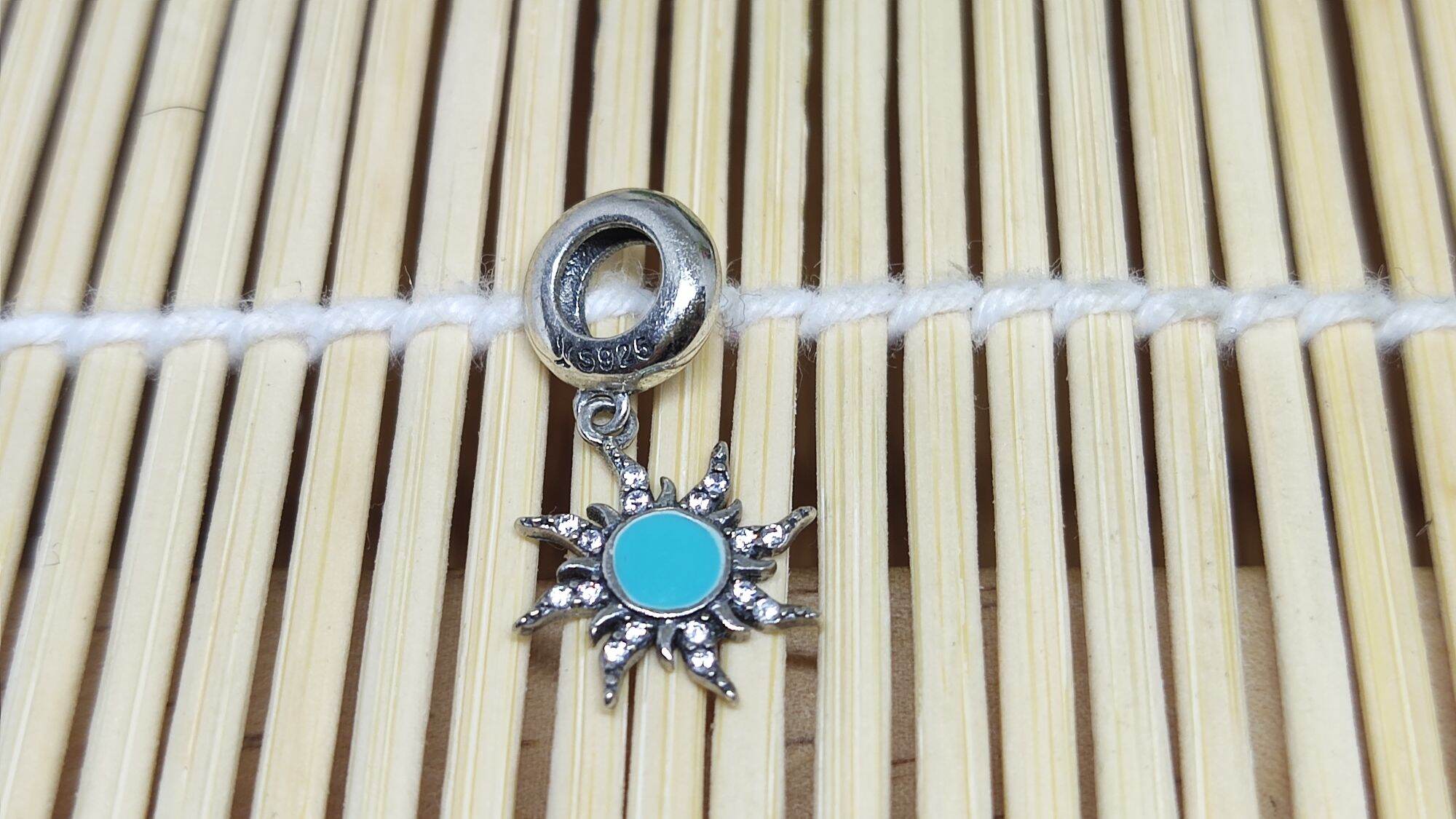 GauBee Charm bạc 925 treo mặt trời xanh