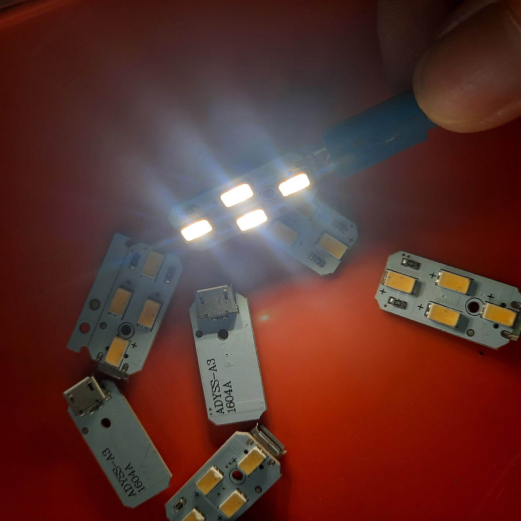 2 cái đèn led mini siêu sáng 5v ( nguồn vào cổng sạc micro usb)
