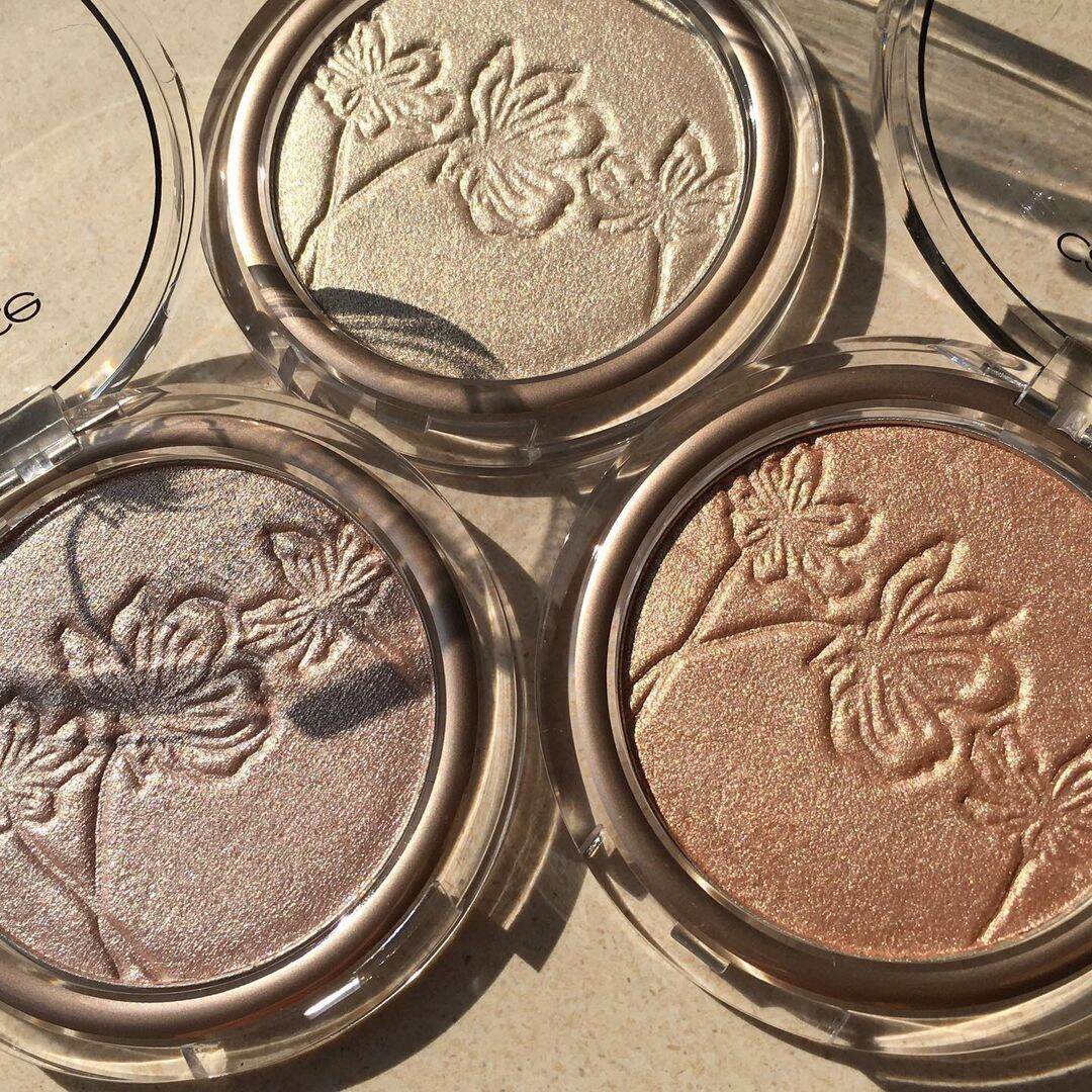 Phấn siêu bắt sáng CATRICE More Than Glow Highlighter