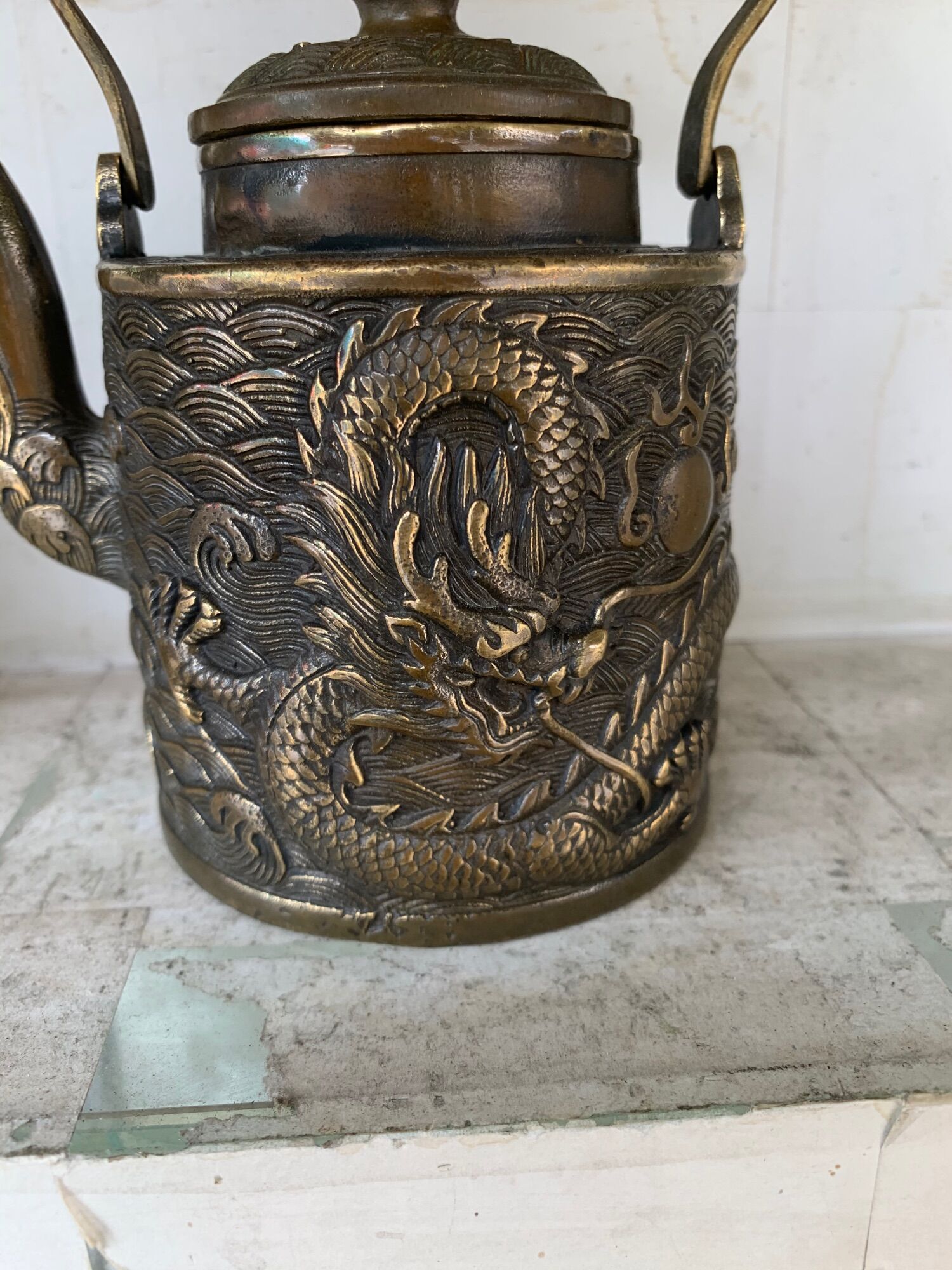 Ấm trà rồng