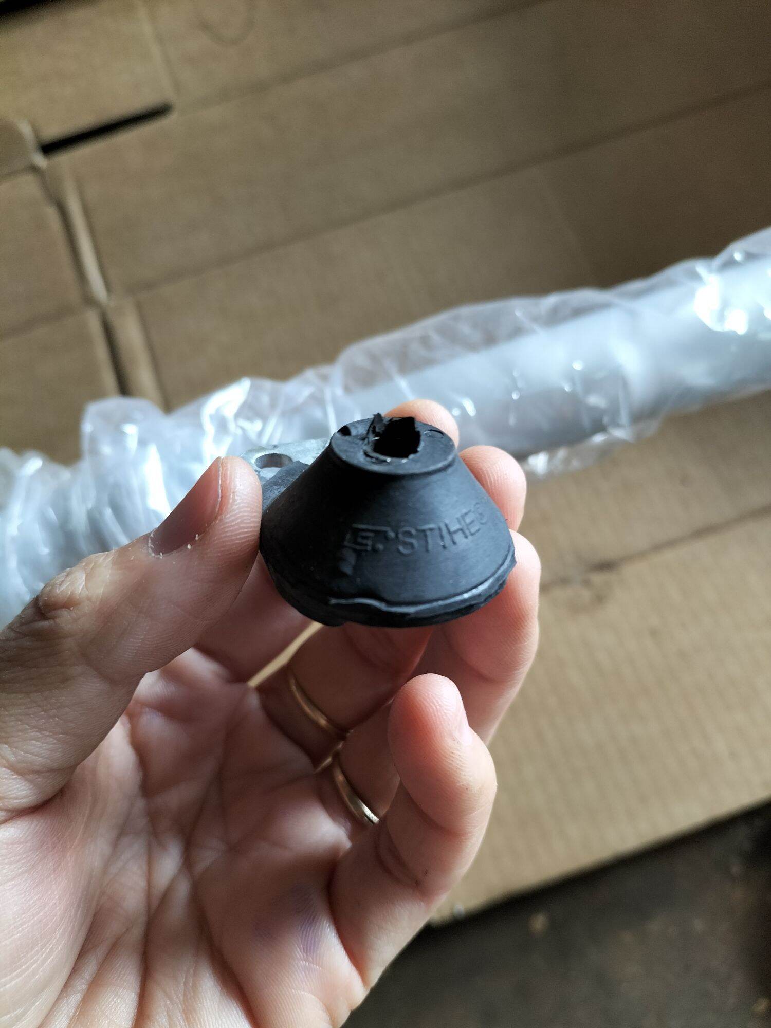 nhún treo máy cưa xích stihl 381