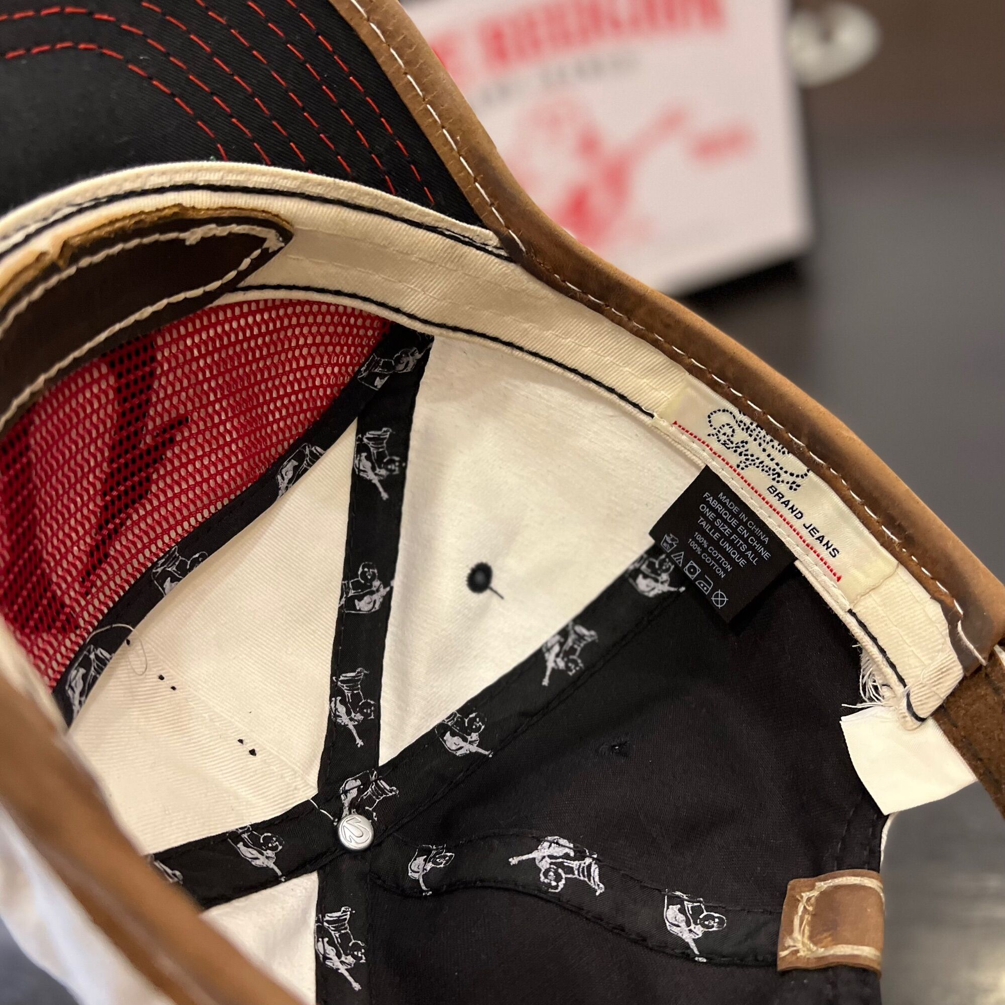 Nón ông địa cầm đàn Truereligion
