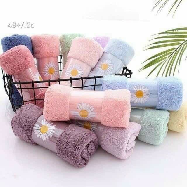 Sét 5 Khăn hoa cúc LOẠI LỚN KHÔNG PHẢI LOẠI NHỎ
🧬🧬 Giá :99k/ Set
✨✨✨không mua đúng là tiếc các chị ak
✅Set 5 khăn mặt xuất Hàn chuẩn xịn rửa mặt chỉ bao thích, thấm nước tốt
Dùng cho cả gia đình k bị lẫn nhau.
✅ kích thước : 40x80cm
- khăn này mu