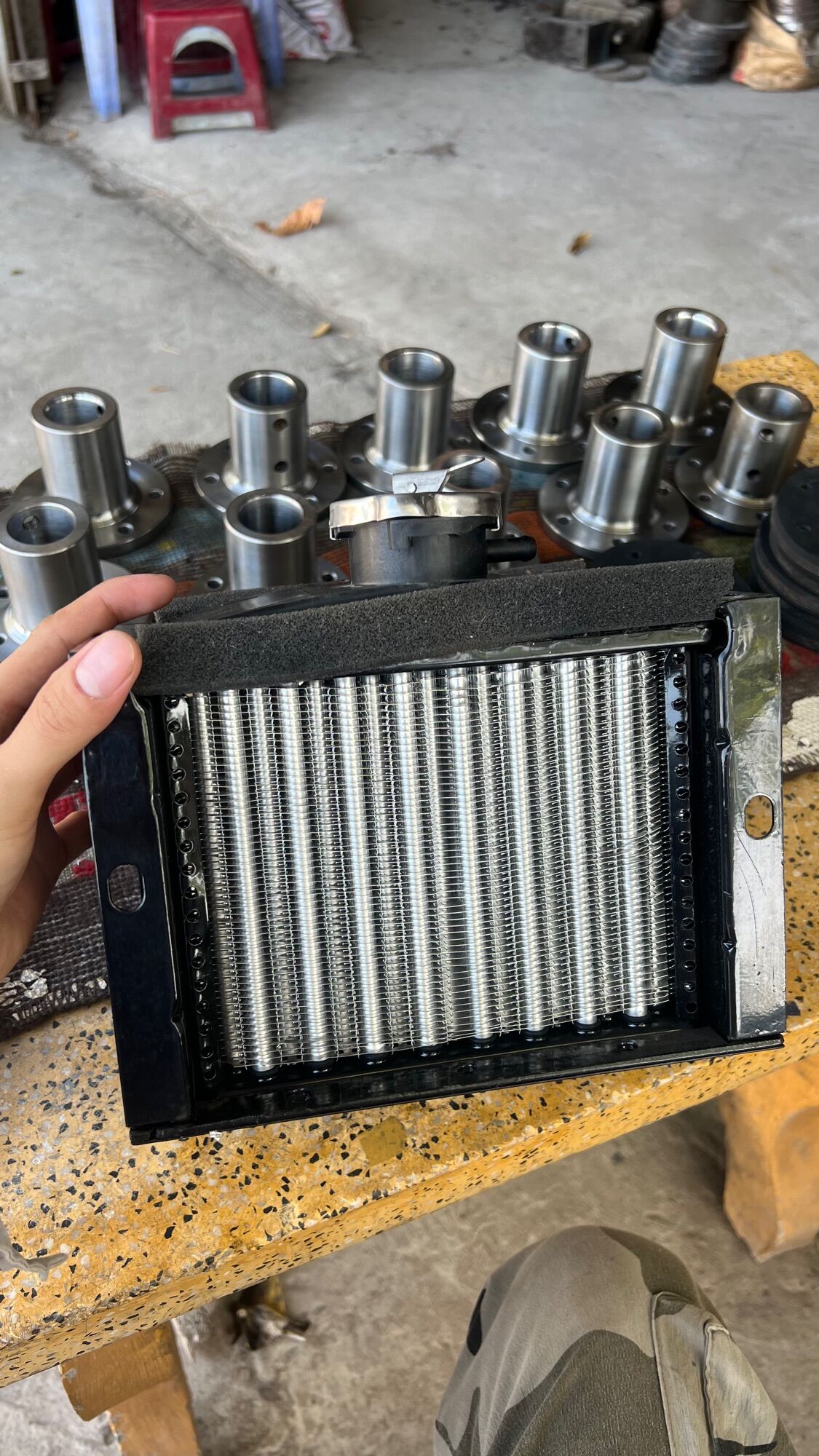 Két nước D8 nhôm