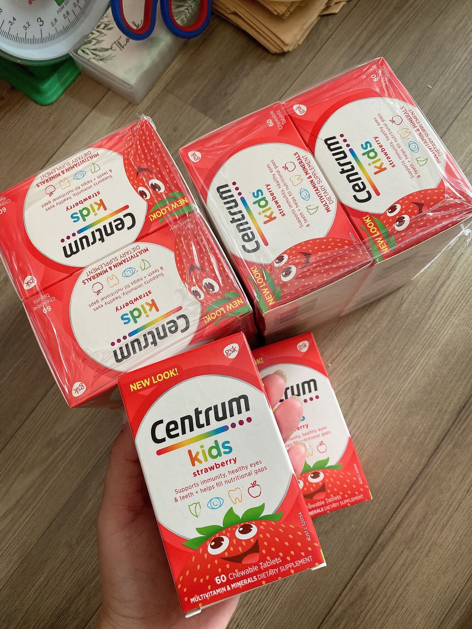 Centrum Kids Multi Vitamin Strawberry 60 Tablets dạng viên nhai vị dâu tây chứa 18 vitamin và khoáng chất cho bé