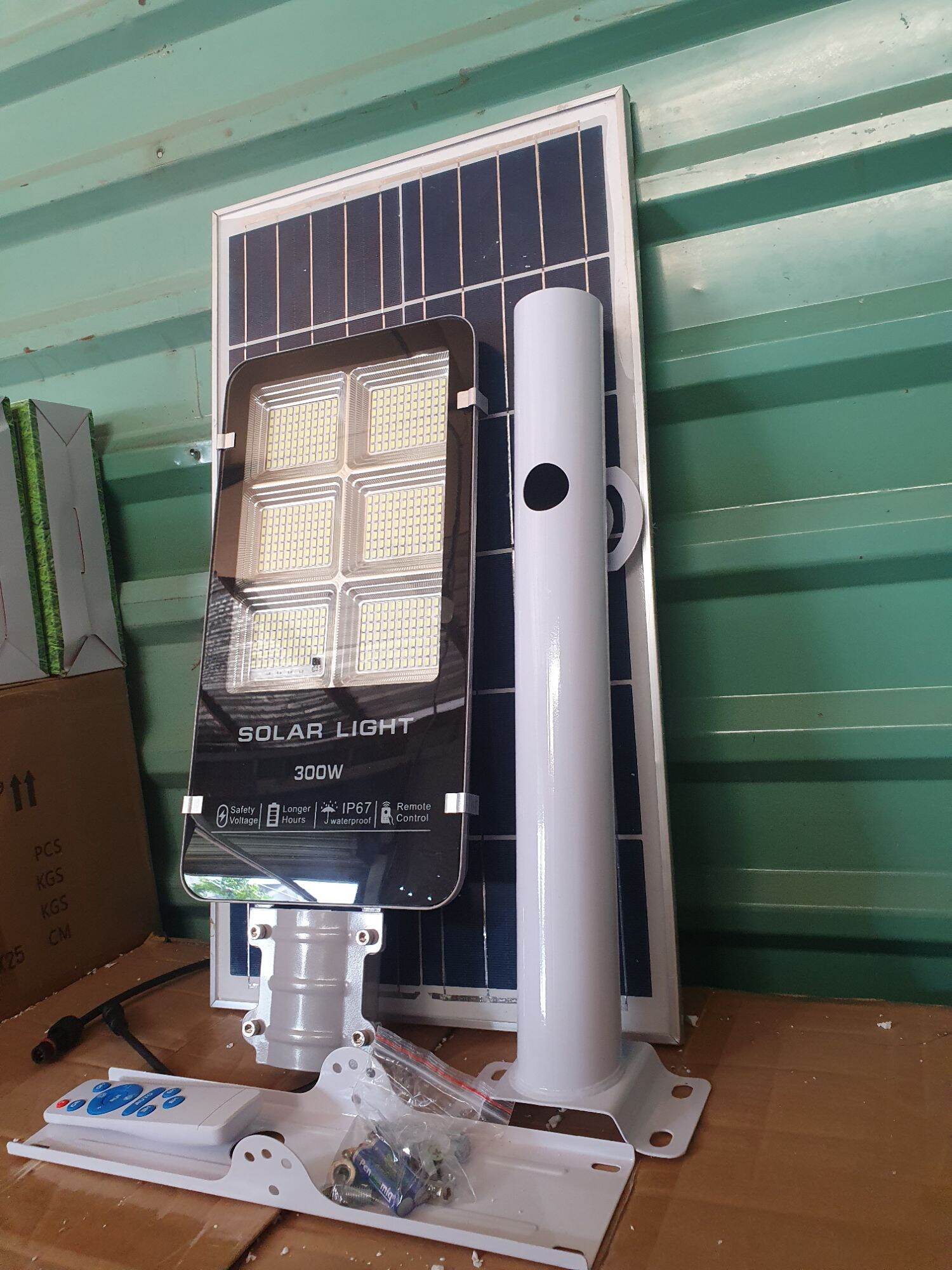 Đèn năng lượng mặt trời 300w