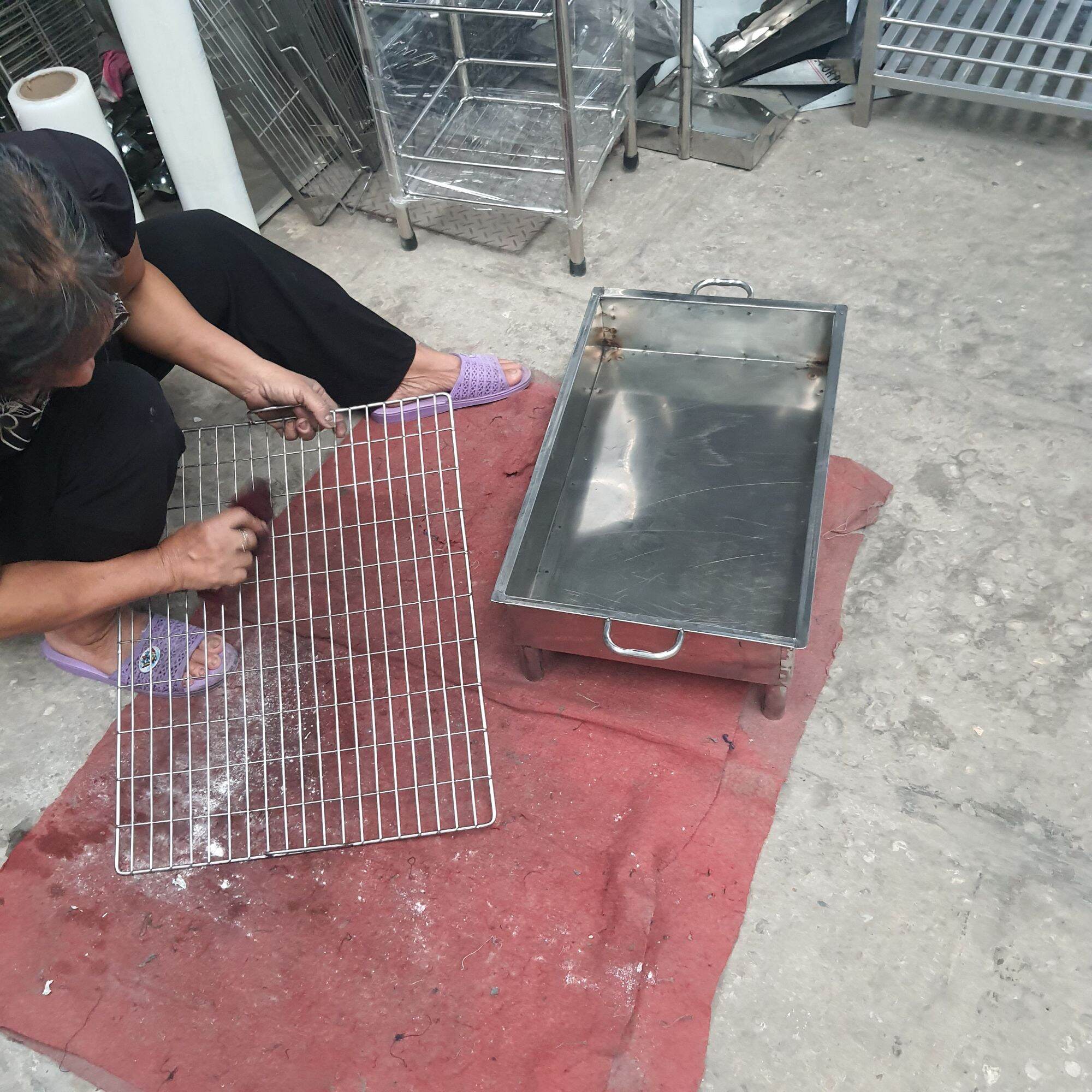 Lò nướng inox nhiều size khác nhau, gồm thân lò và vi nướng .