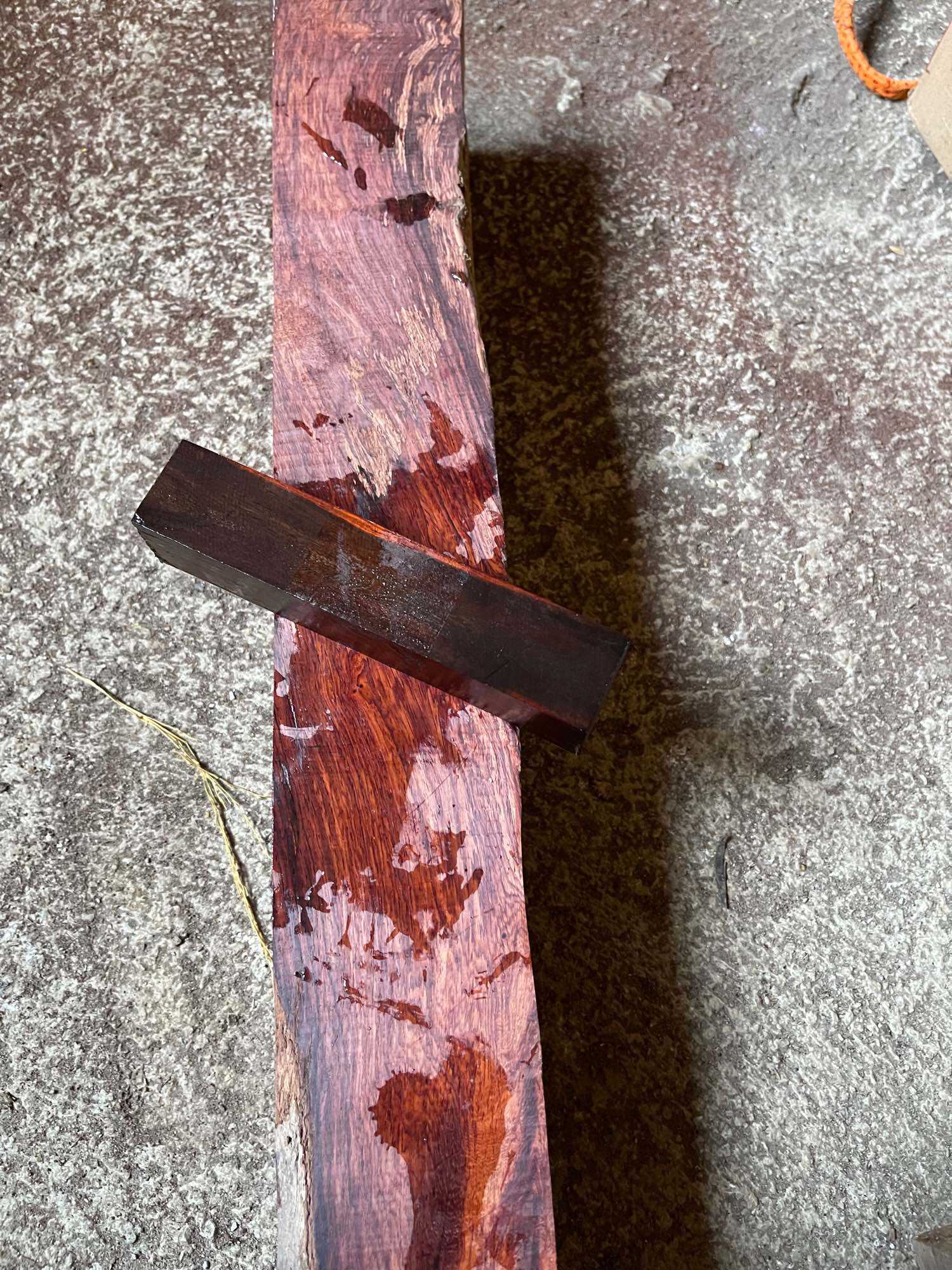 Phôi trắc đỏ đen vuông 3 14x3x3cm