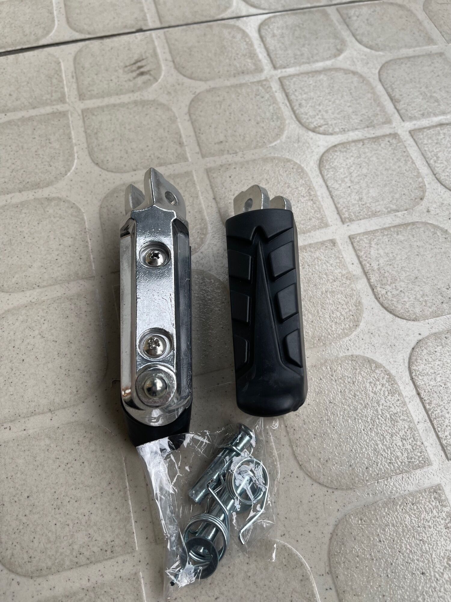 Cao su gác chân xe winner X và winner v3 hàng theo xe