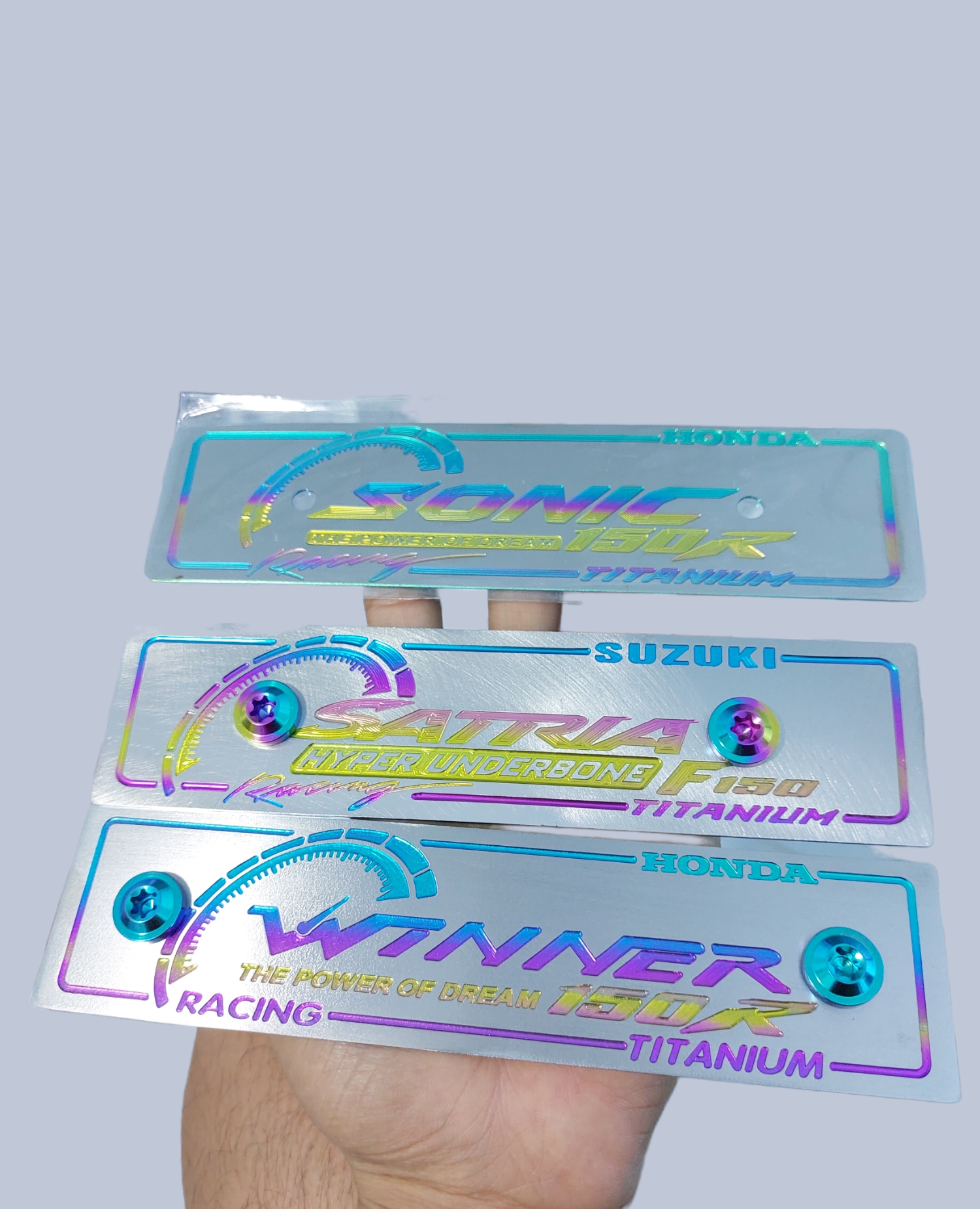 Bảng tên Titanium tặng 2 ốc gr5 gắn xe Vario, Satria, Raider, sonic, exciter