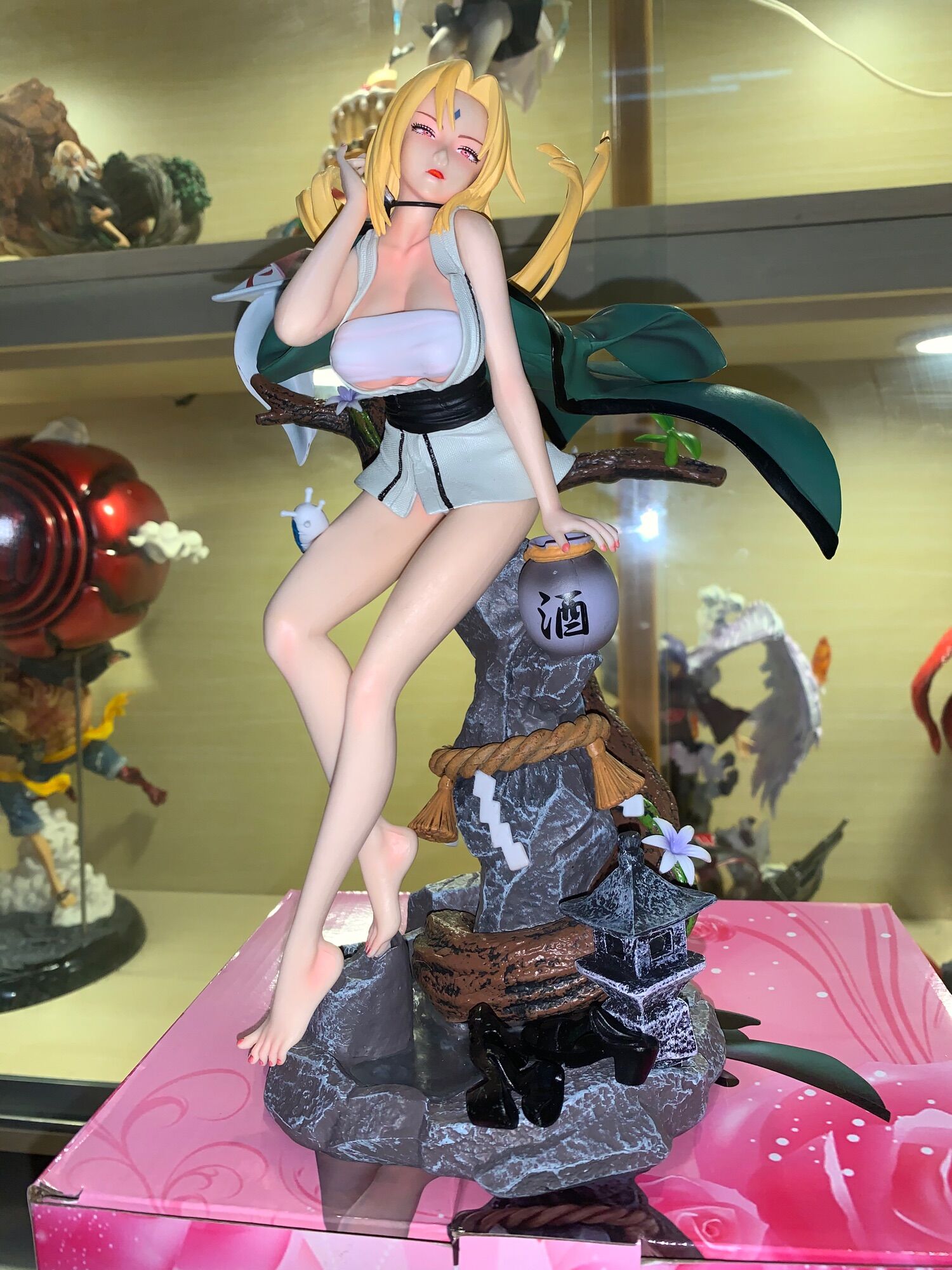 Mô hình Tsunade hokage đệ ngũ ngồi cây có thể tháo rời 32cm - Naruto